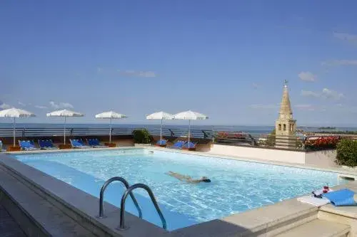 Swimming pool in Hotel Fonzari Swimming pool in Hotel Fonzari