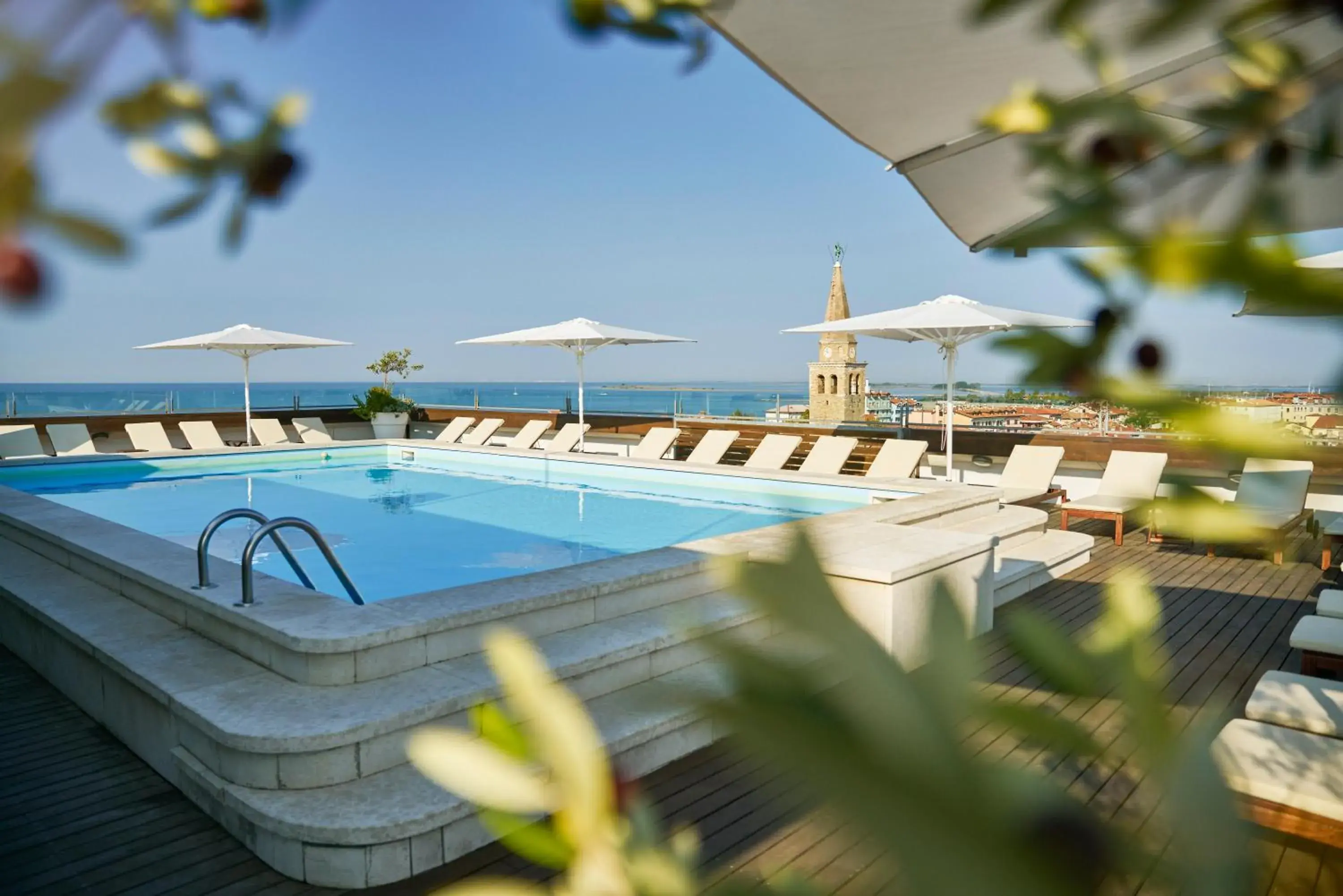 Pool view in Hotel Fonzari Pool view in Hotel Fonzari