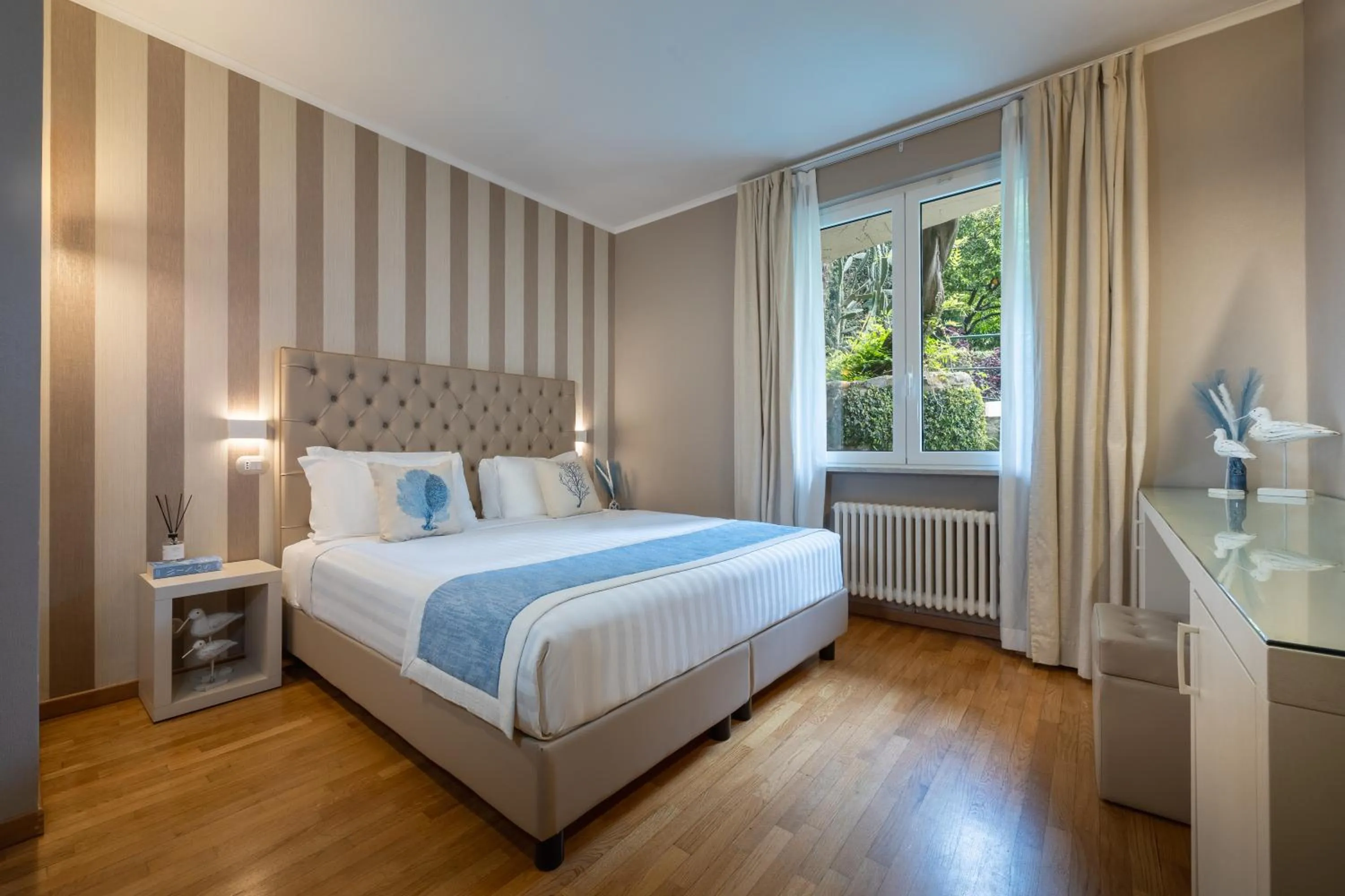 Bedroom, Bed in Hotel Metropole