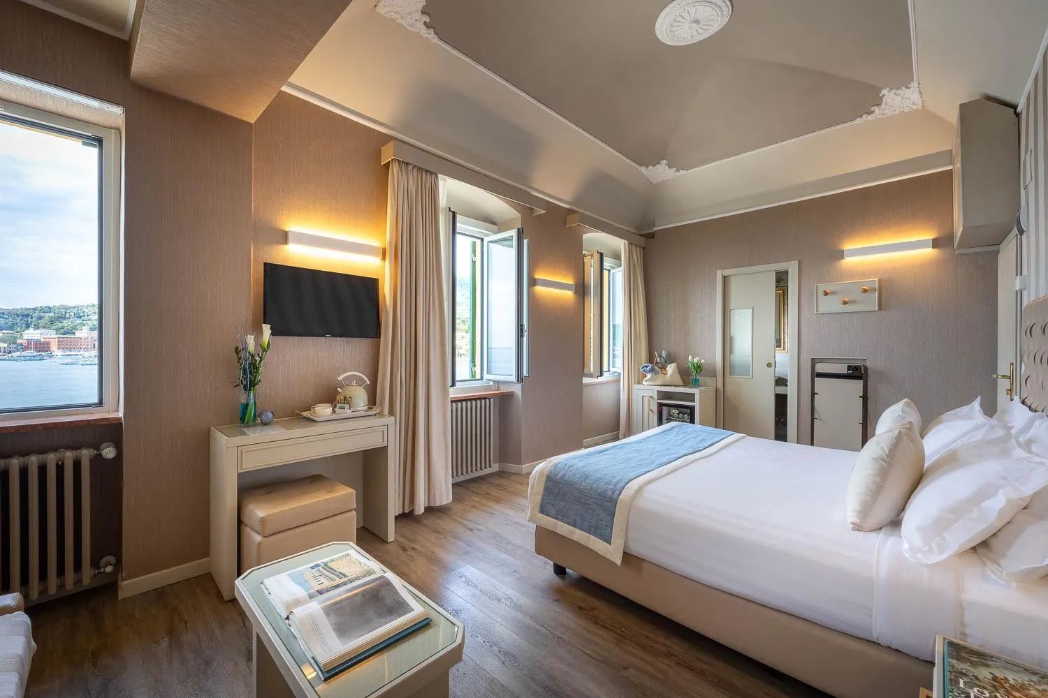 Bedroom, Bed in Hotel Metropole