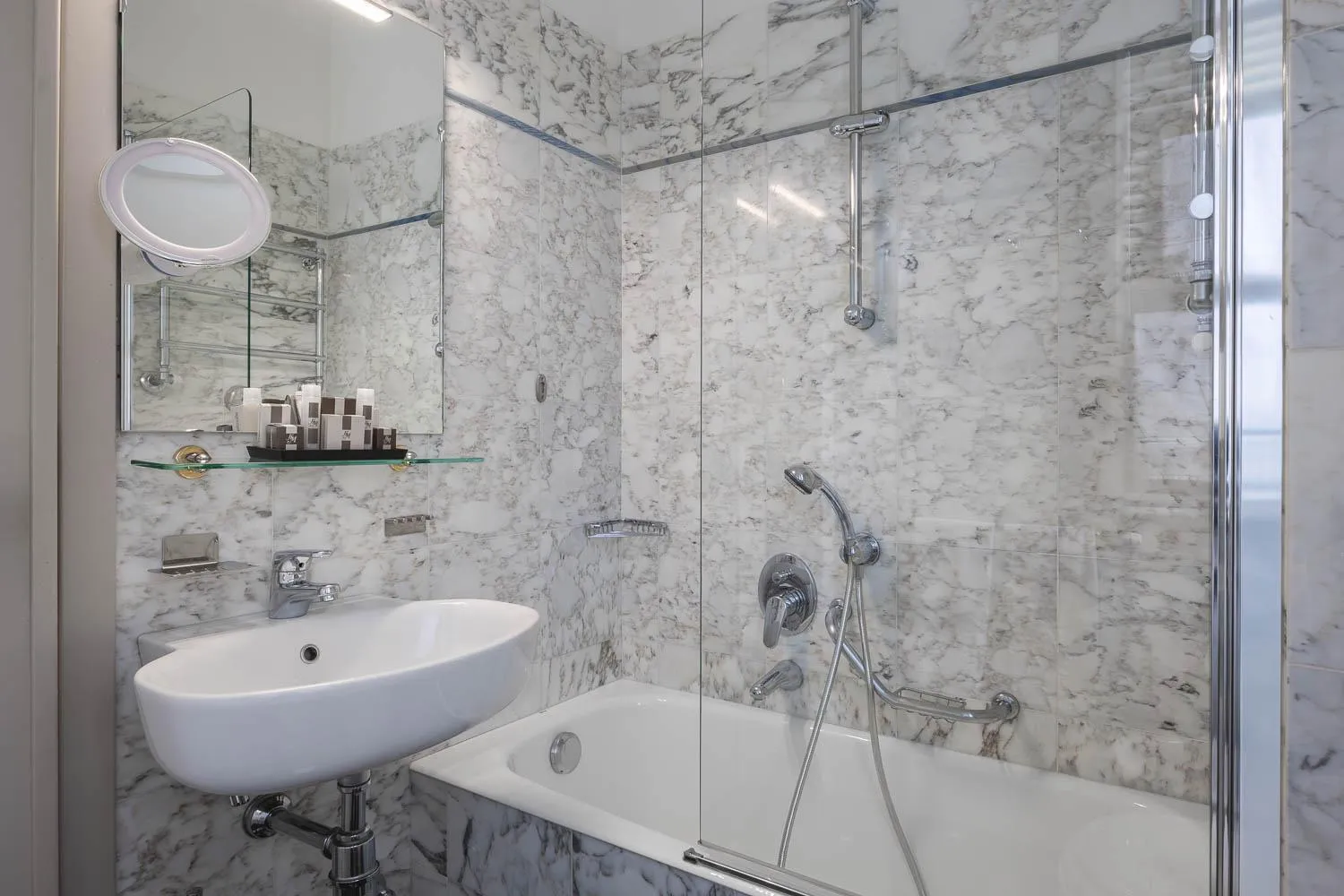 Bathroom in Hotel Metropole