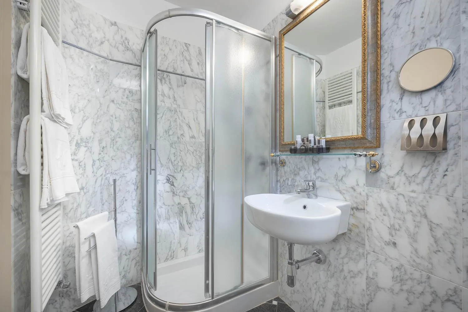 Shower in Hotel Metropole
