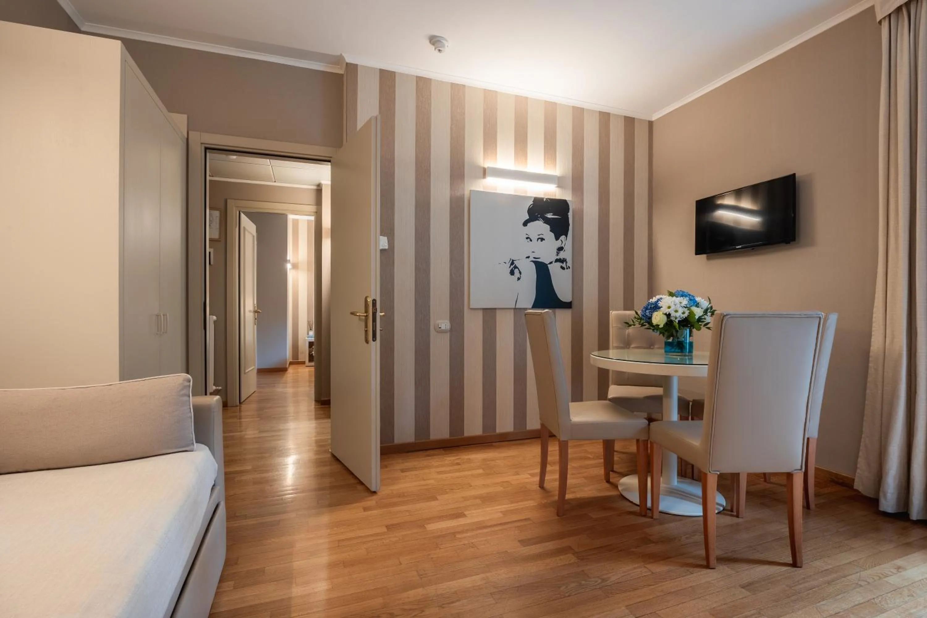 furniture in Hotel Metropole