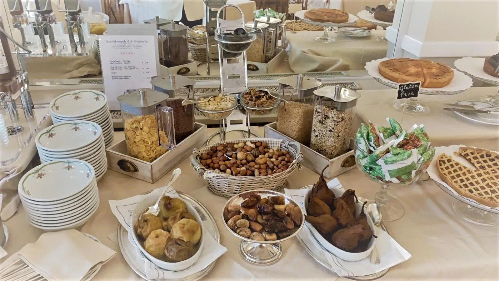 Buffet breakfast in Hotel Metropole