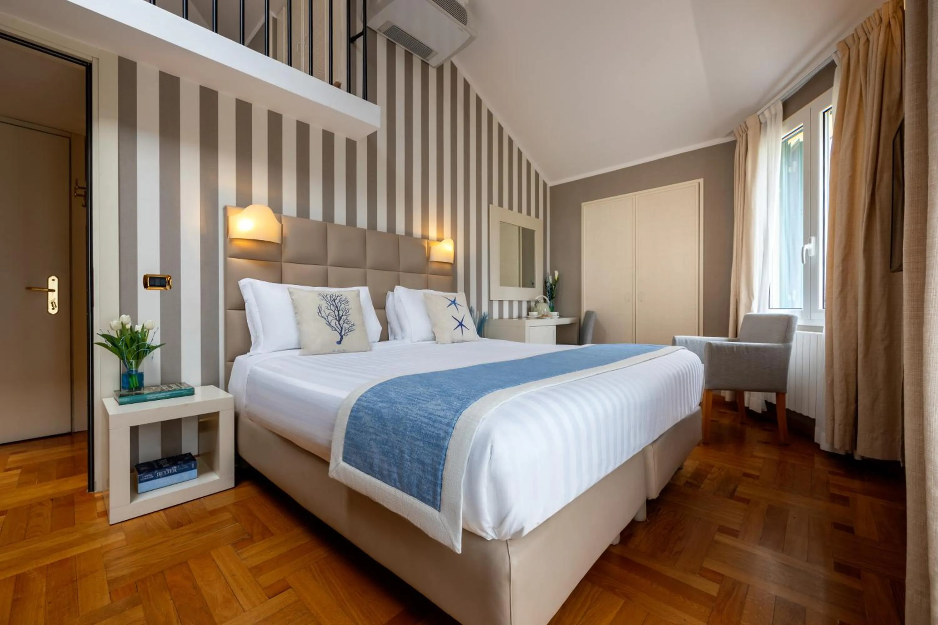 Bed in Hotel Metropole