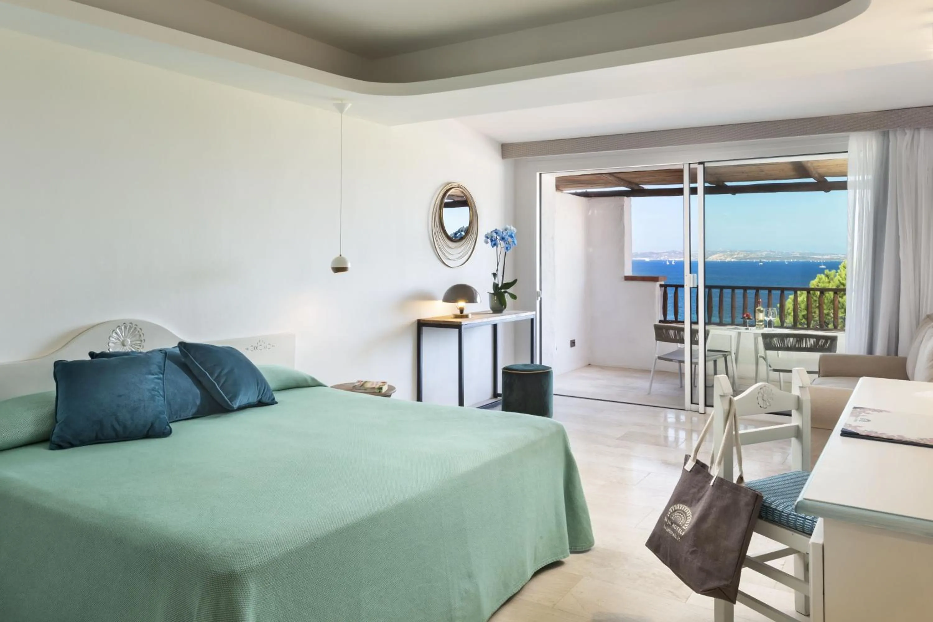 Deluxe Double Room with Balcony and Sea View in Hotel La Bisaccia