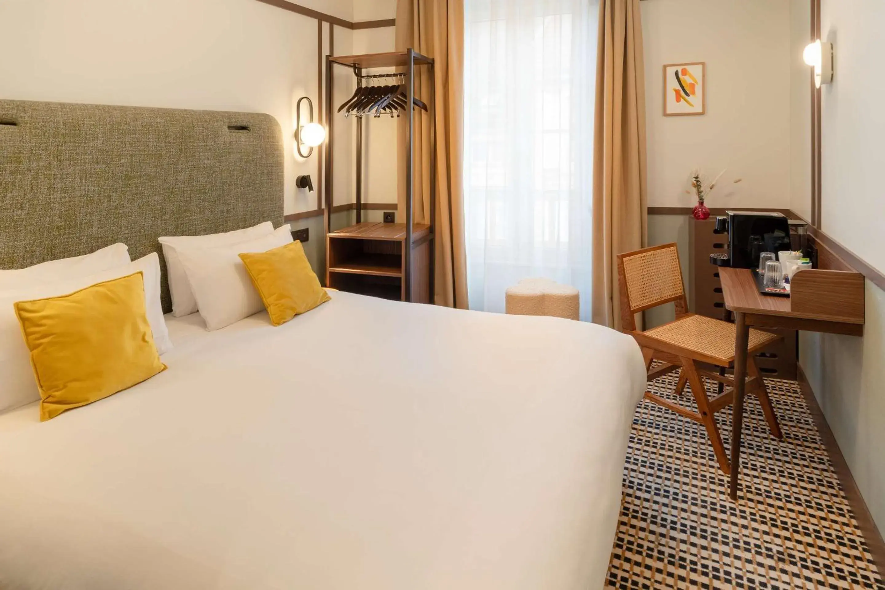 Bedroom, Bed in Best Western Plus Au Grand Saint Jean Bedroom, Bed in Best Western Plus Au Grand Saint Jean