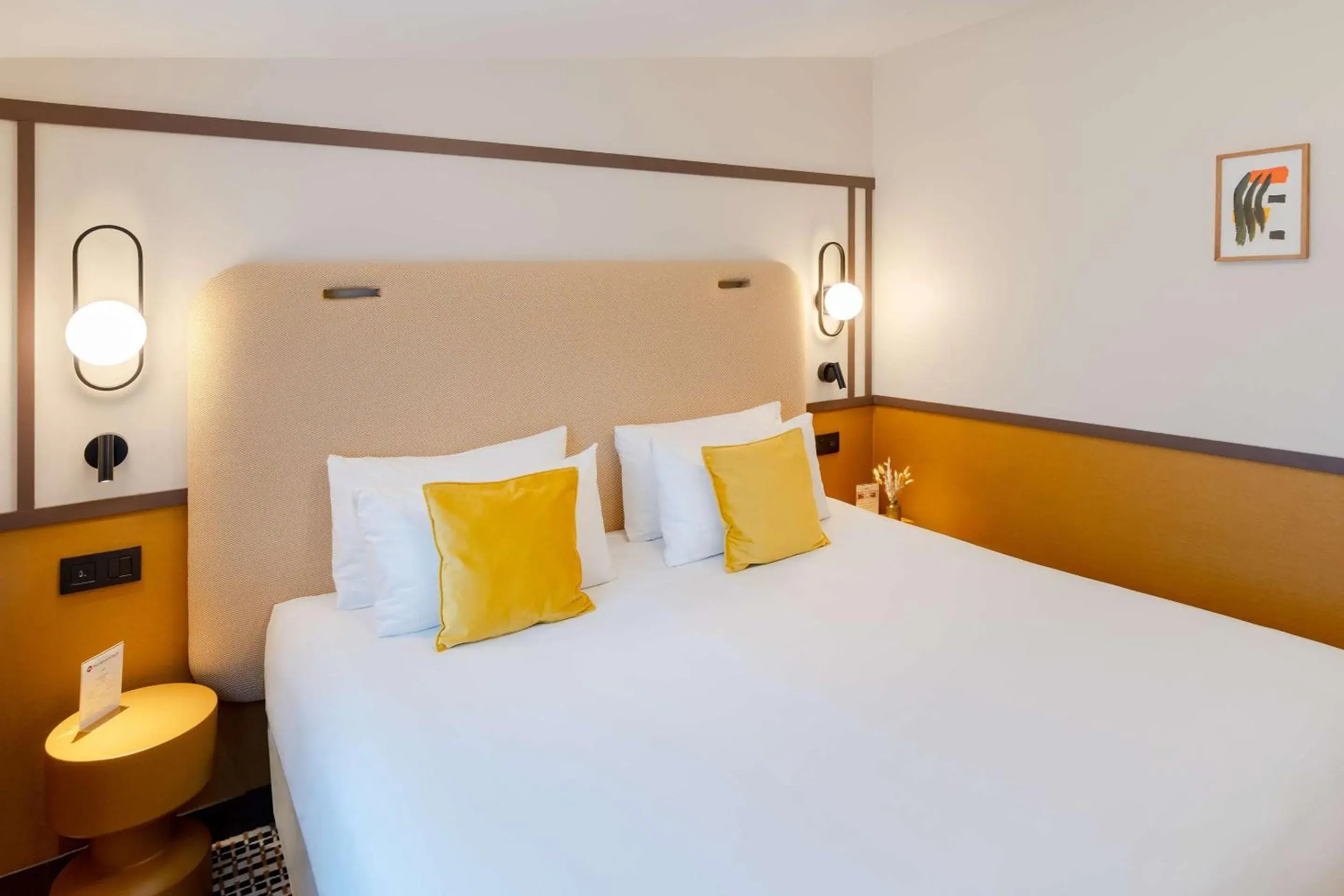 Bedroom, Bed in Best Western Plus Au Grand Saint Jean Bedroom, Bed in Best Western Plus Au Grand Saint Jean