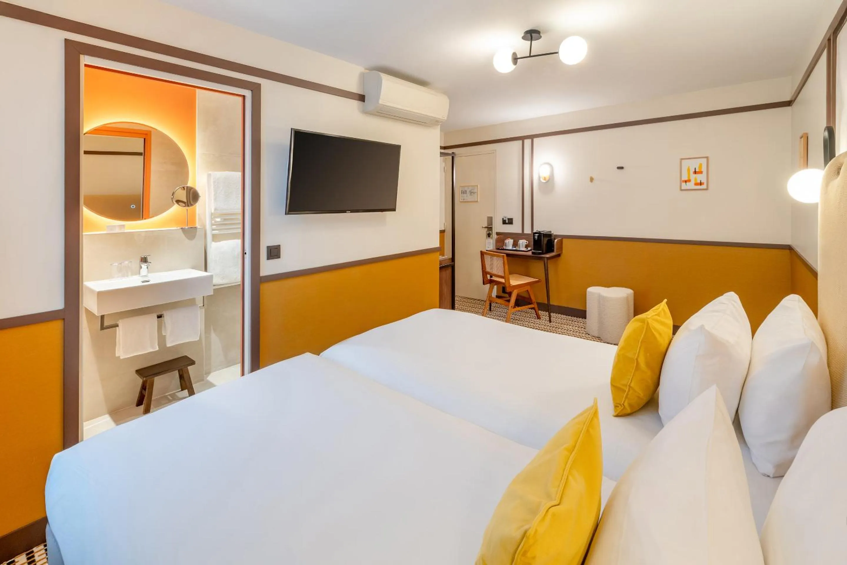 Photo of the whole room, Bed in Best Western Plus Au Grand Saint Jean