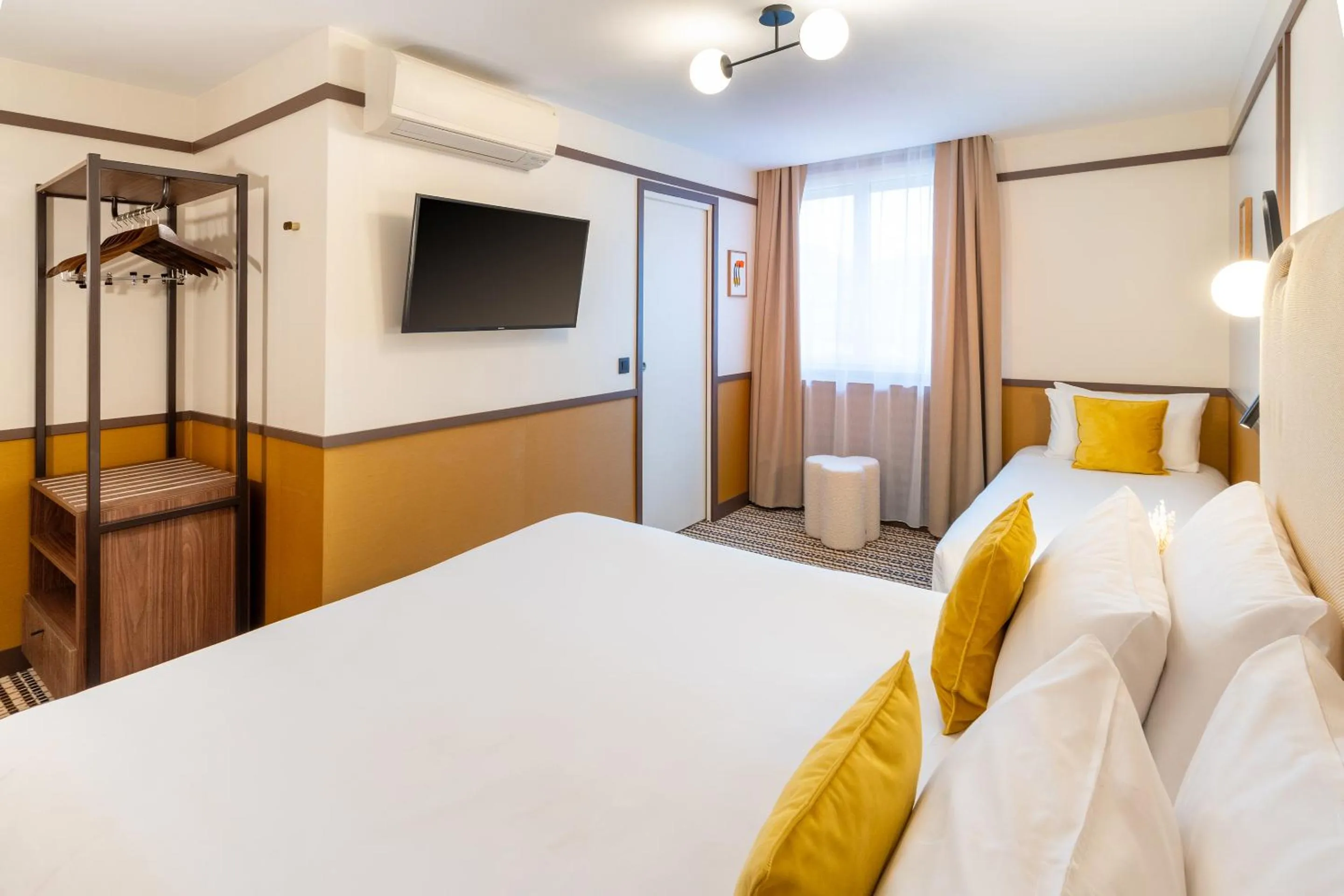 Bed in Best Western Plus Au Grand Saint Jean
