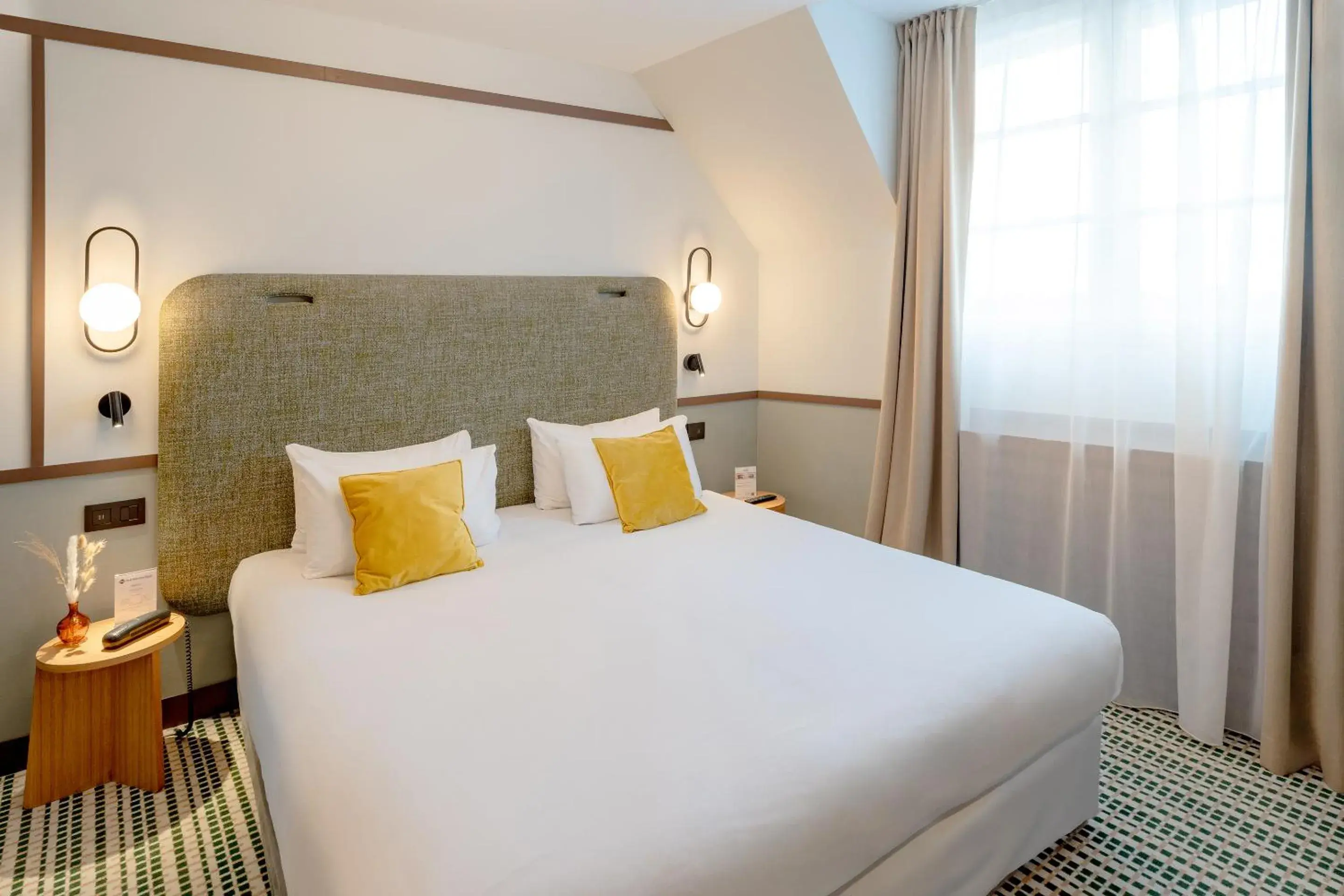 Bed in Best Western Plus Au Grand Saint Jean Bed in Best Western Plus Au Grand Saint Jean