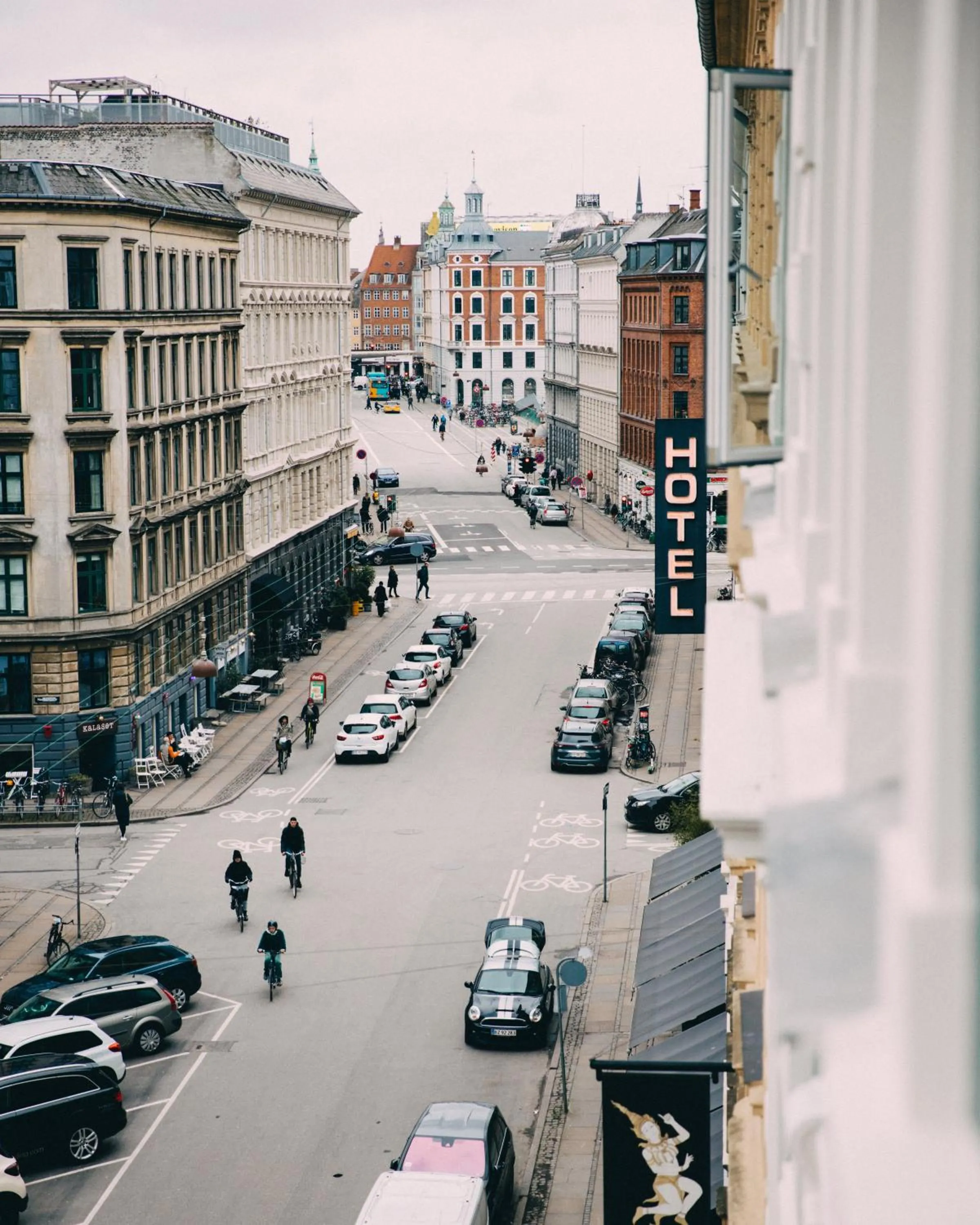 Street view in Hotel Kong Arthur