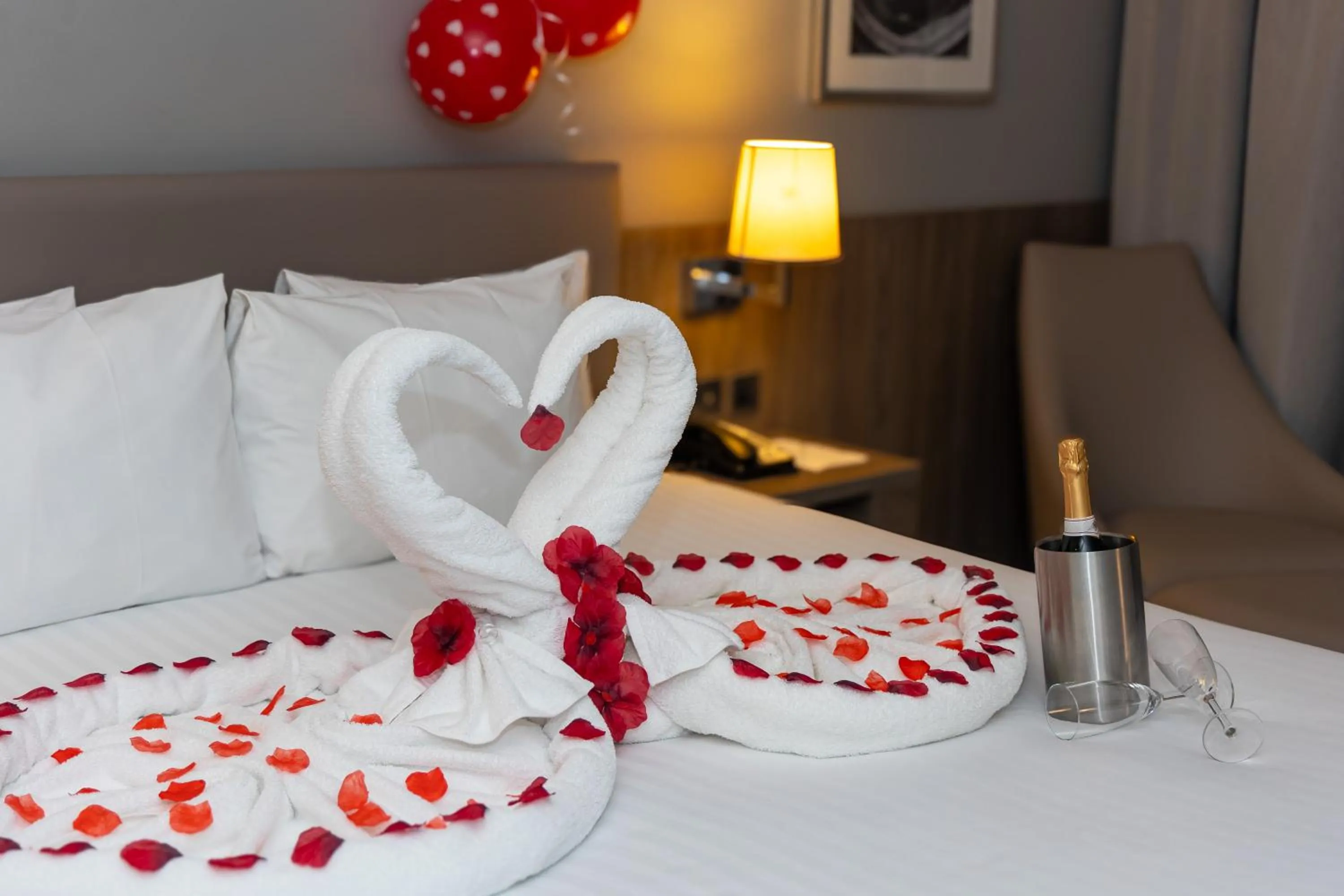 Bed in Holiday Inn London West by IHG