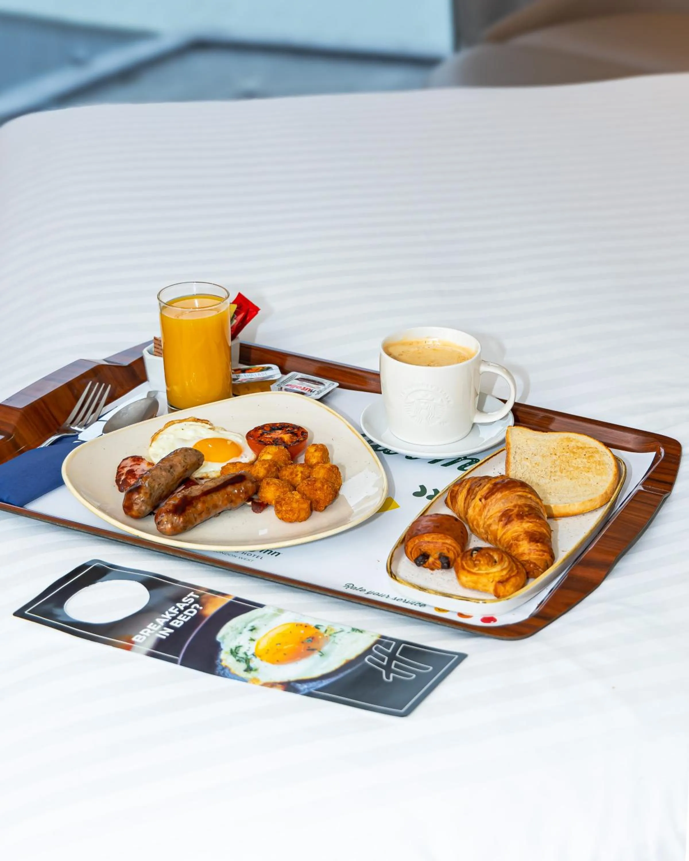 Food and drinks in Holiday Inn London West by IHG