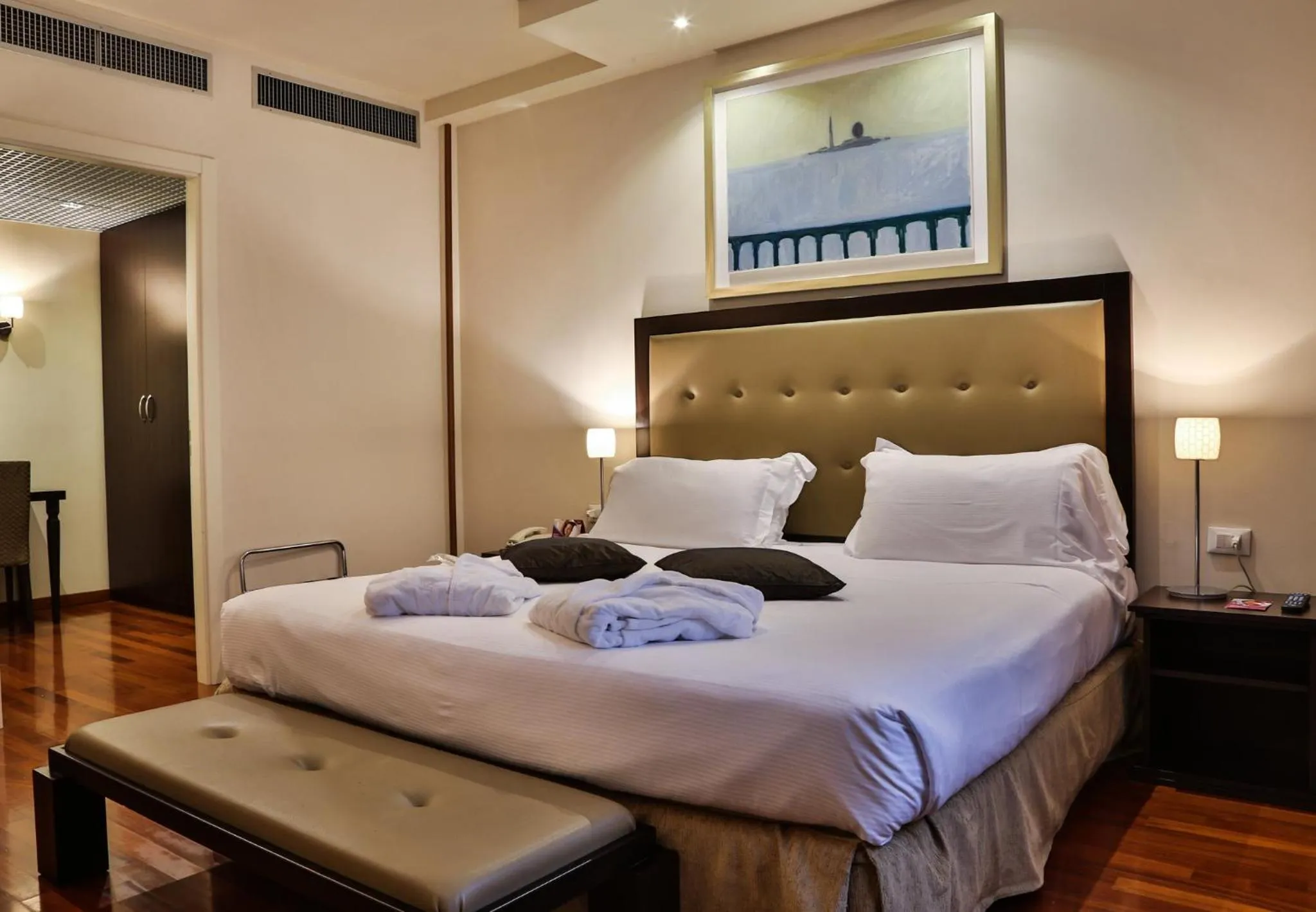 Photo of the whole room, Bed in Crowne Plaza Venice East by IHG