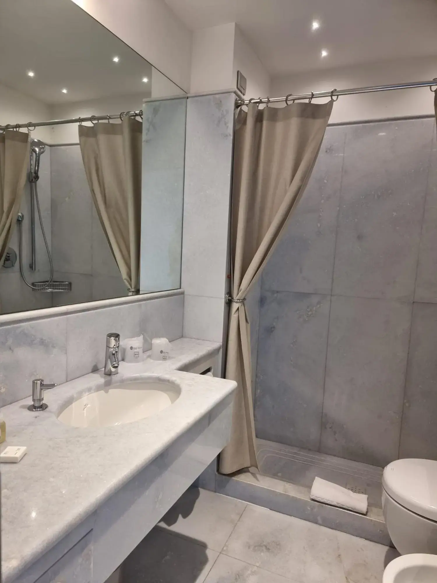 Bathroom in Hotel Miramare - Adults Only con Private Spa Bathroom in Hotel Miramare - Adults Only con Private Spa