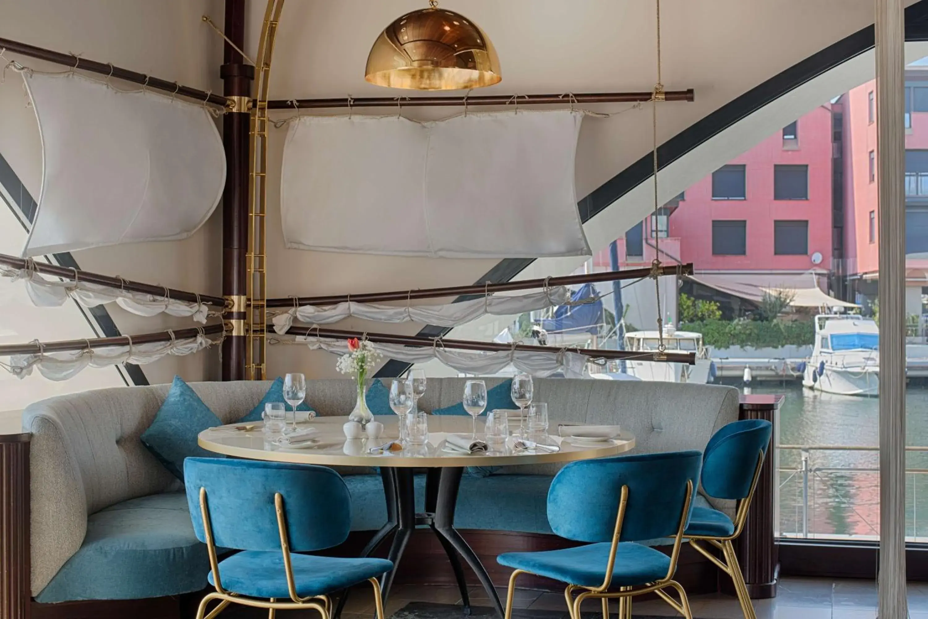 Restaurant/places to eat in NH Collection Genova Marina Restaurant/places to eat in NH Collection Genova Marina