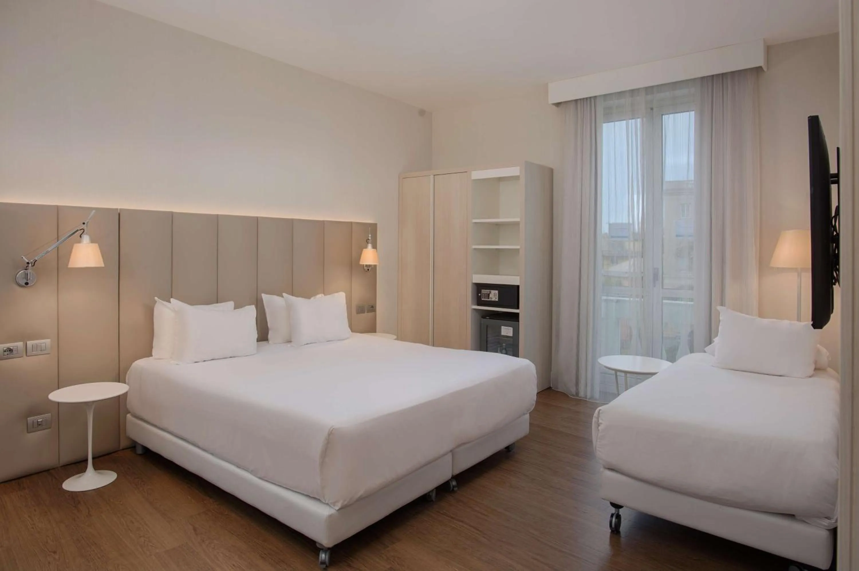 Bedroom, Bed in NH Genova Centro