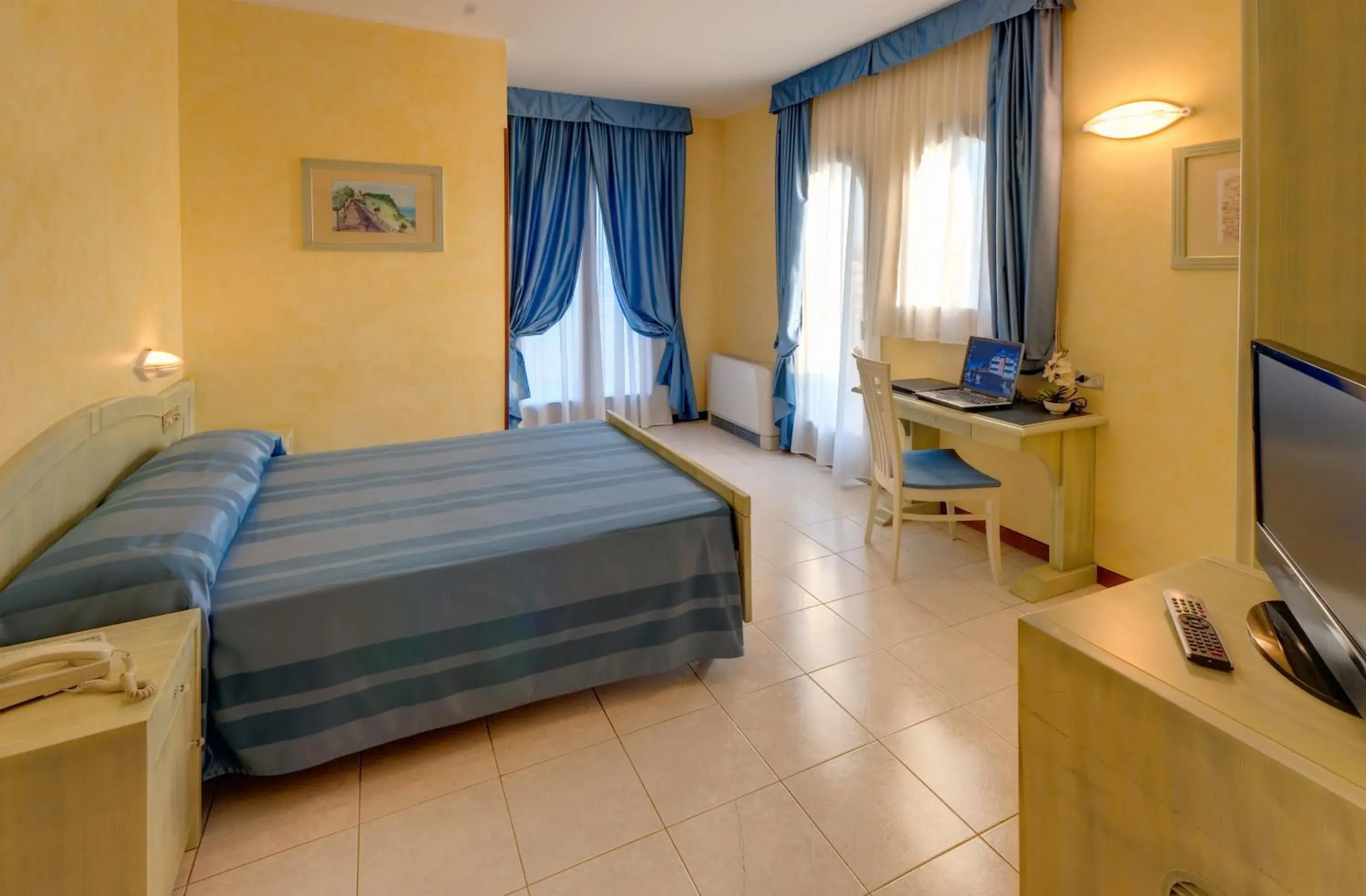 Photo of the whole room, Bed in Hotel Cristoforo Colombo Photo of the whole room, Bed in Hotel Cristoforo Colombo