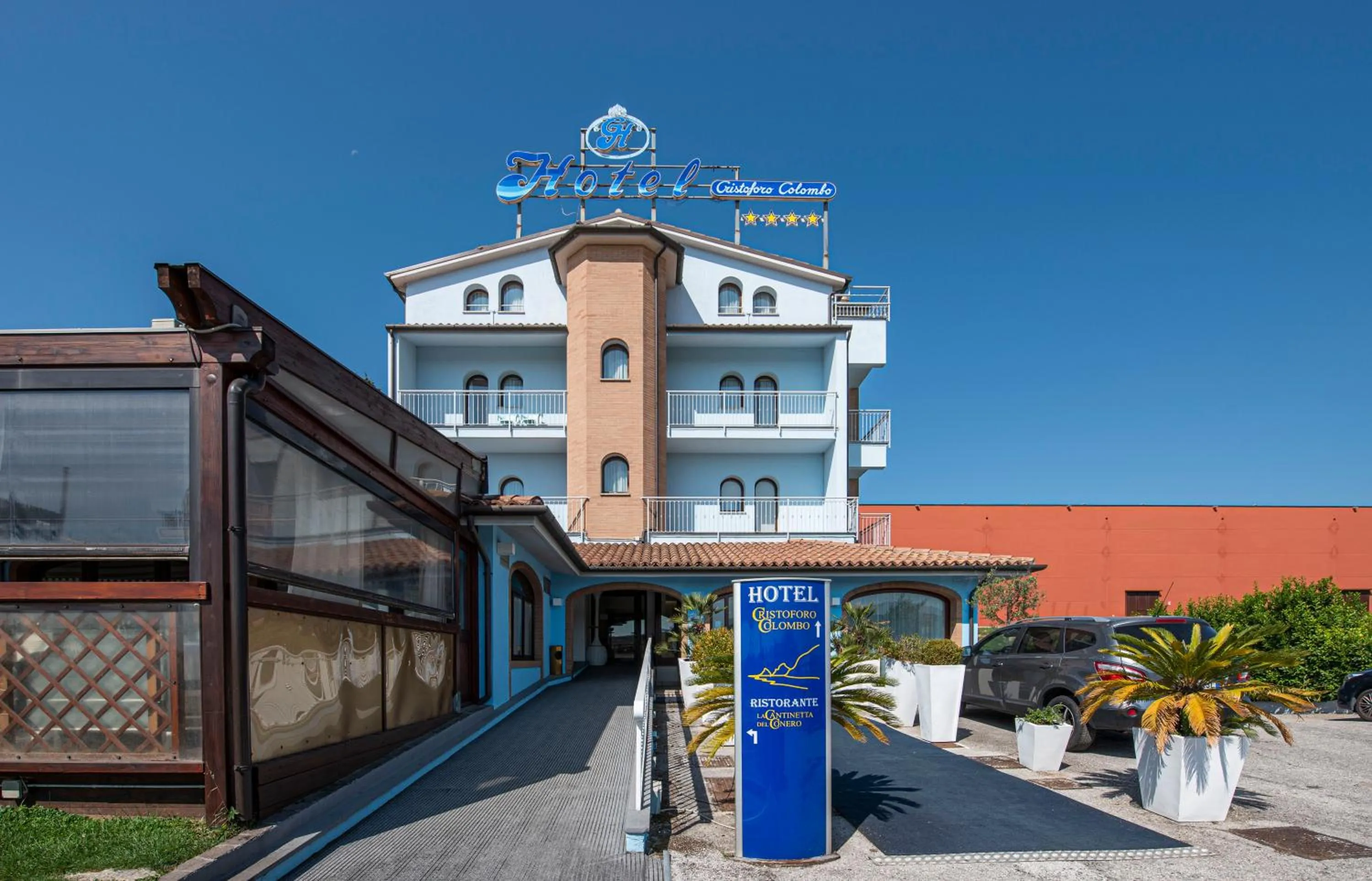 Facade/entrance in Hotel Cristoforo Colombo