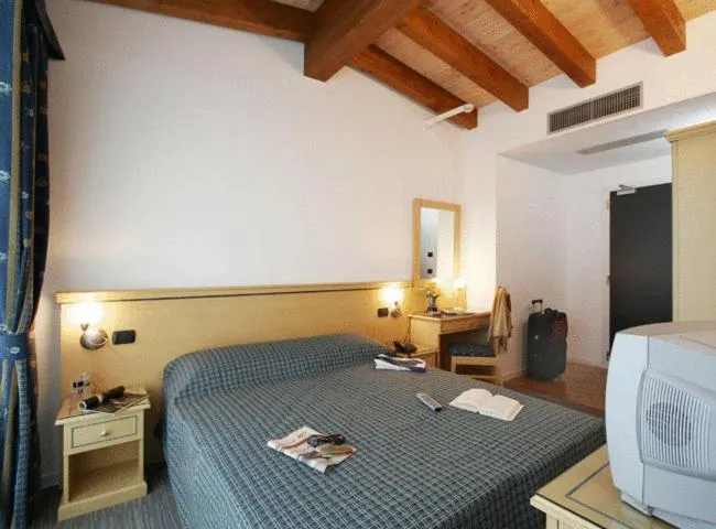 Photo of the whole room, Bed in Hotel Mary