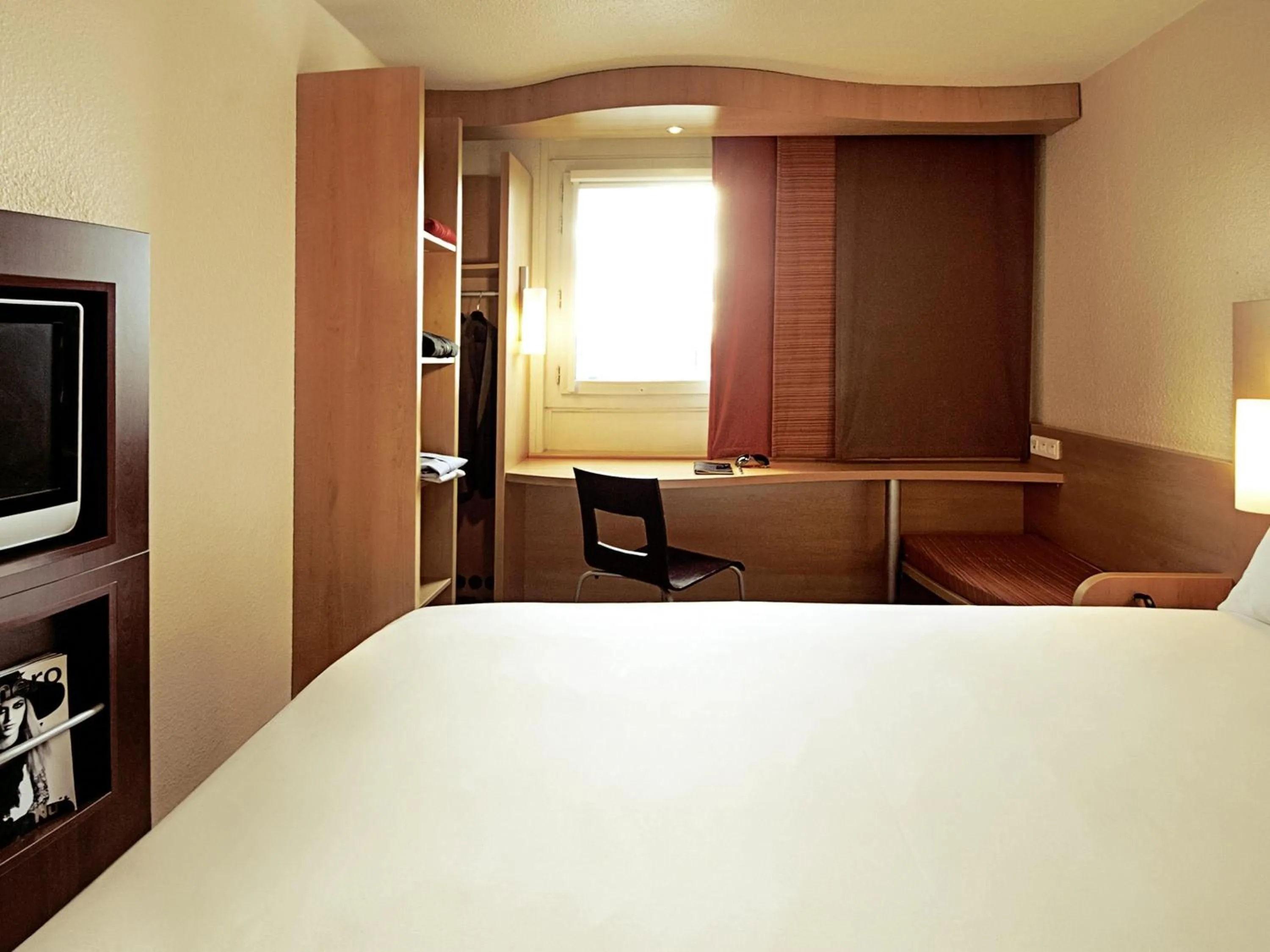 Bedroom, Bed in Hotel Ibis Coimbra Centro