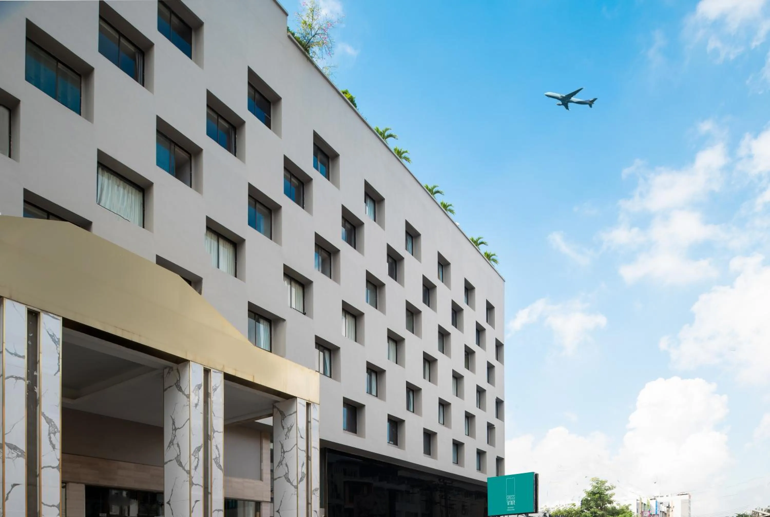 Cross Vibe Bangkok Srinakarin