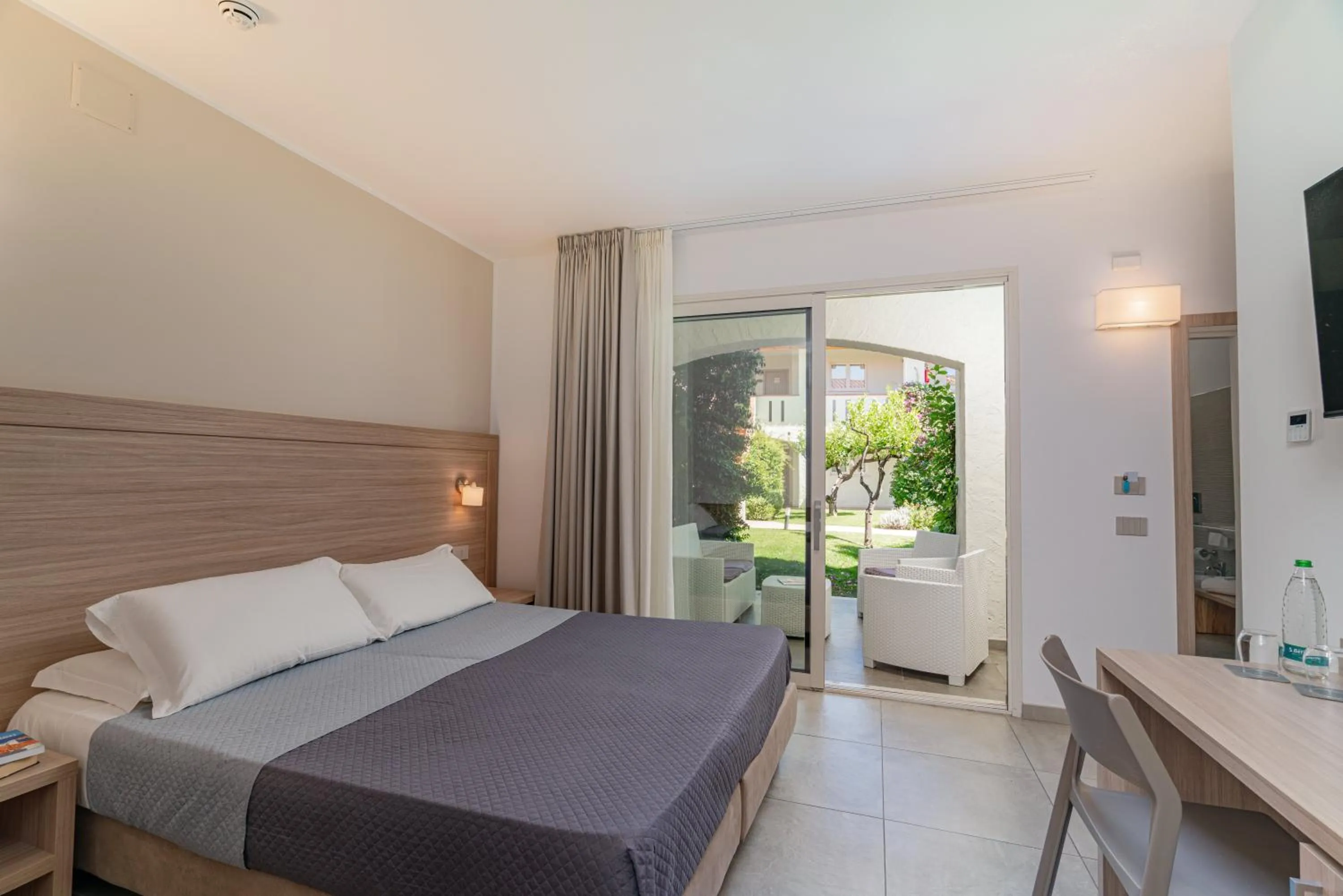 Bedroom, Bed in Club Esse Cala Bitta