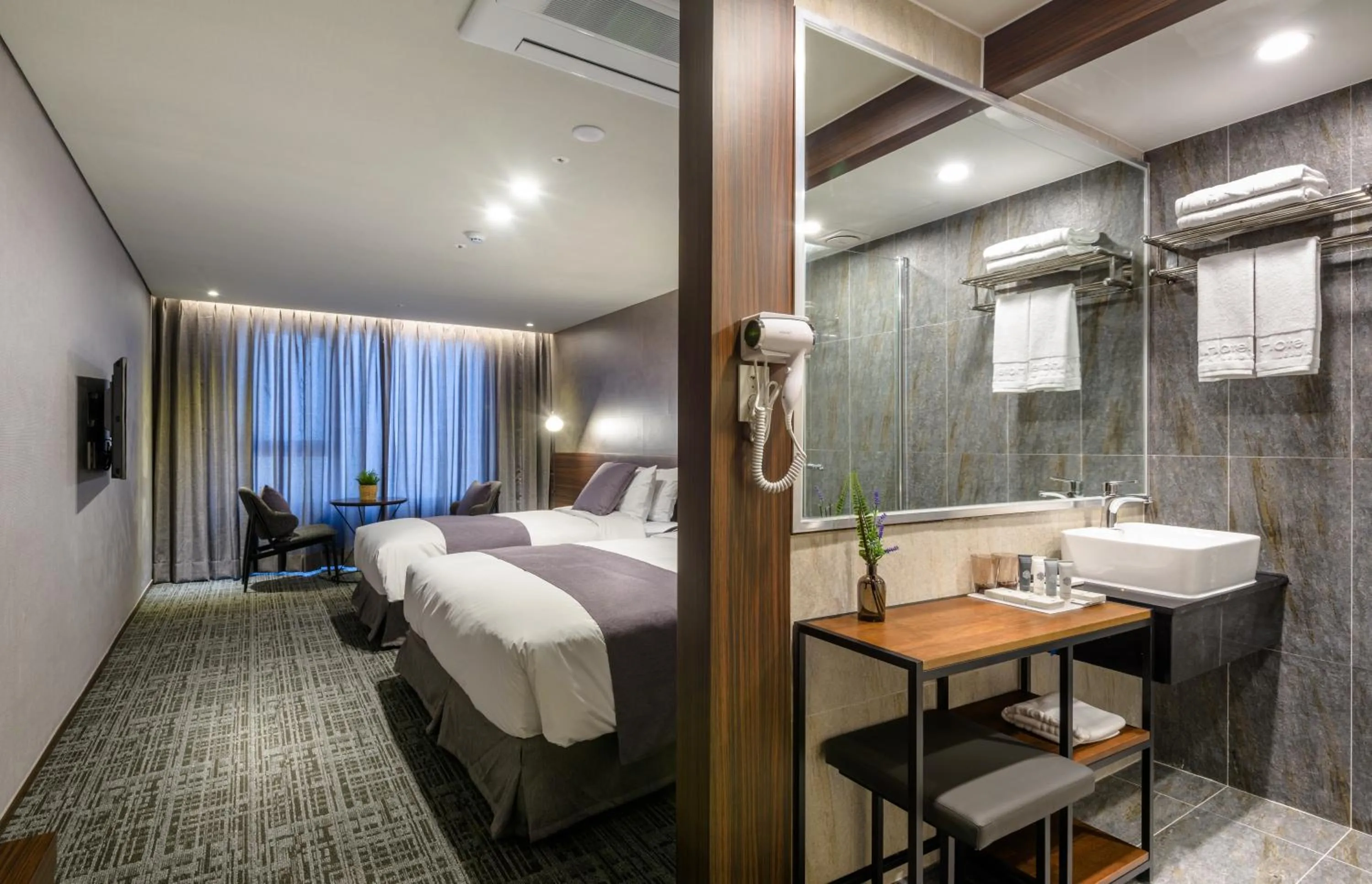 Premier Twin Room in Hotel With Jeju