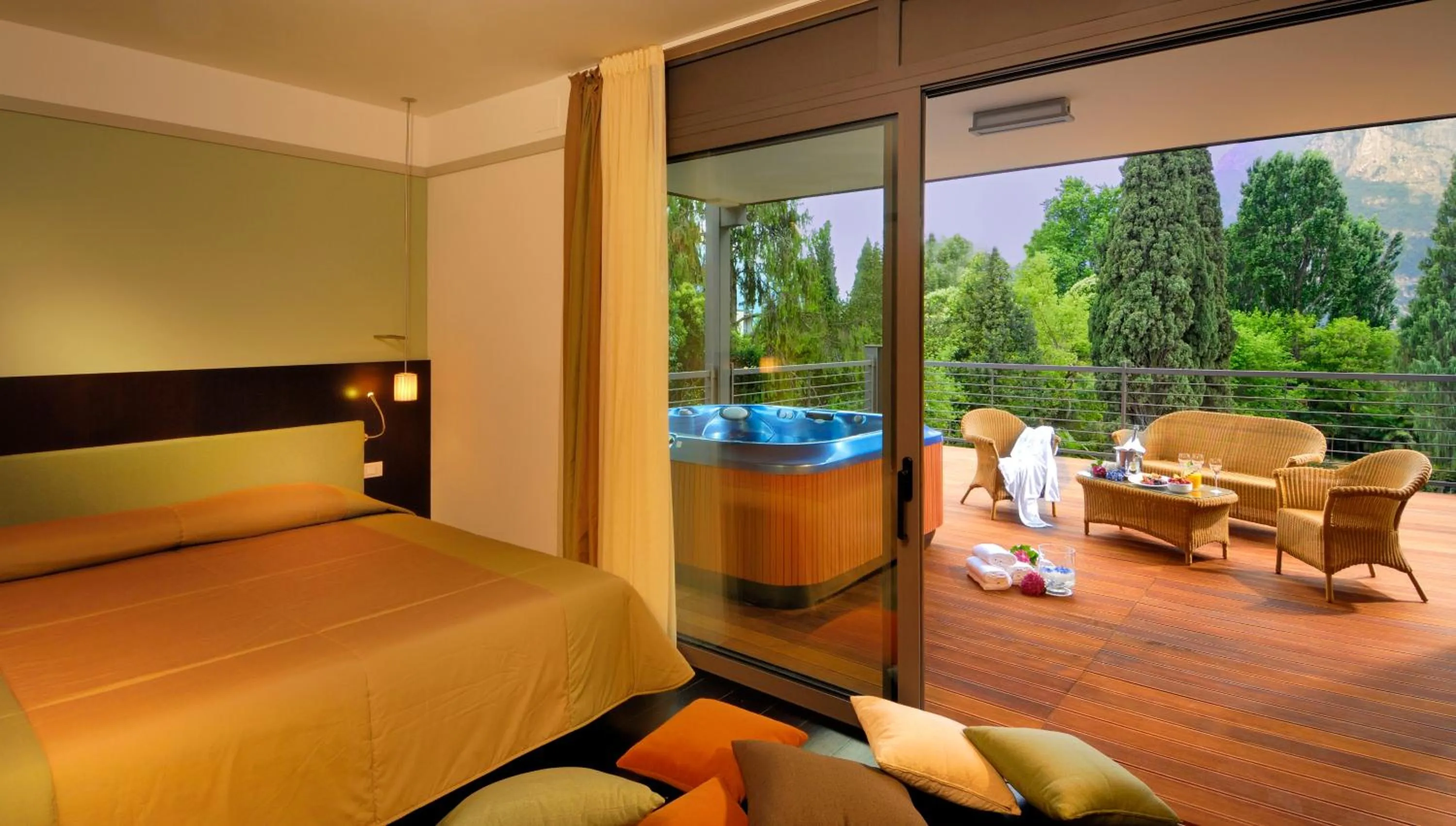 Patio, Bed in Du Lac Et Du Parc Grand Resort