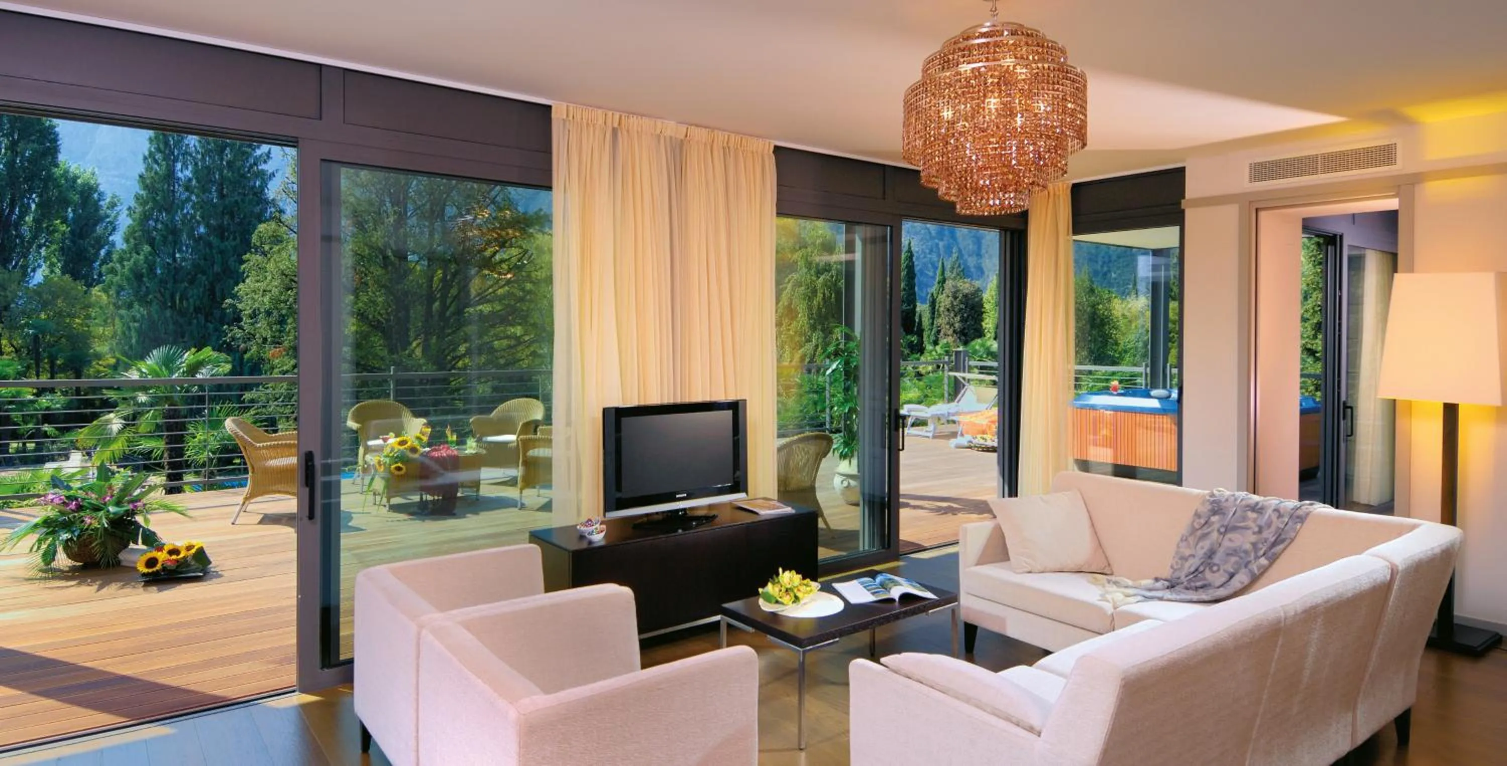 TV and multimedia in Du Lac Et Du Parc Grand Resort
