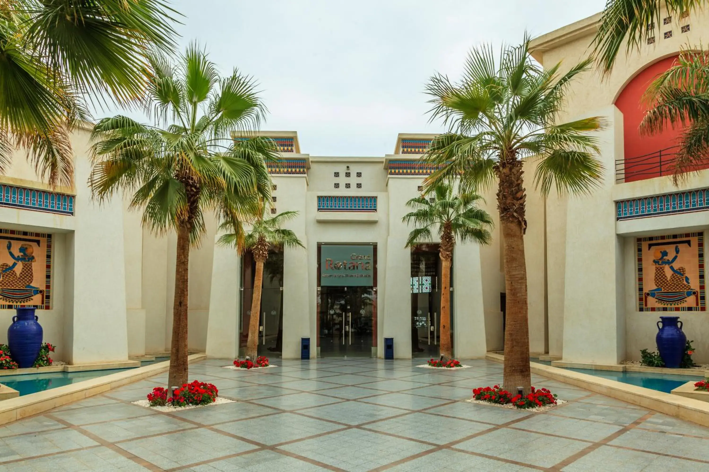 Facade/entrance in Grand Rotana Resort & Spa Facade/entrance in Grand Rotana Resort & Spa