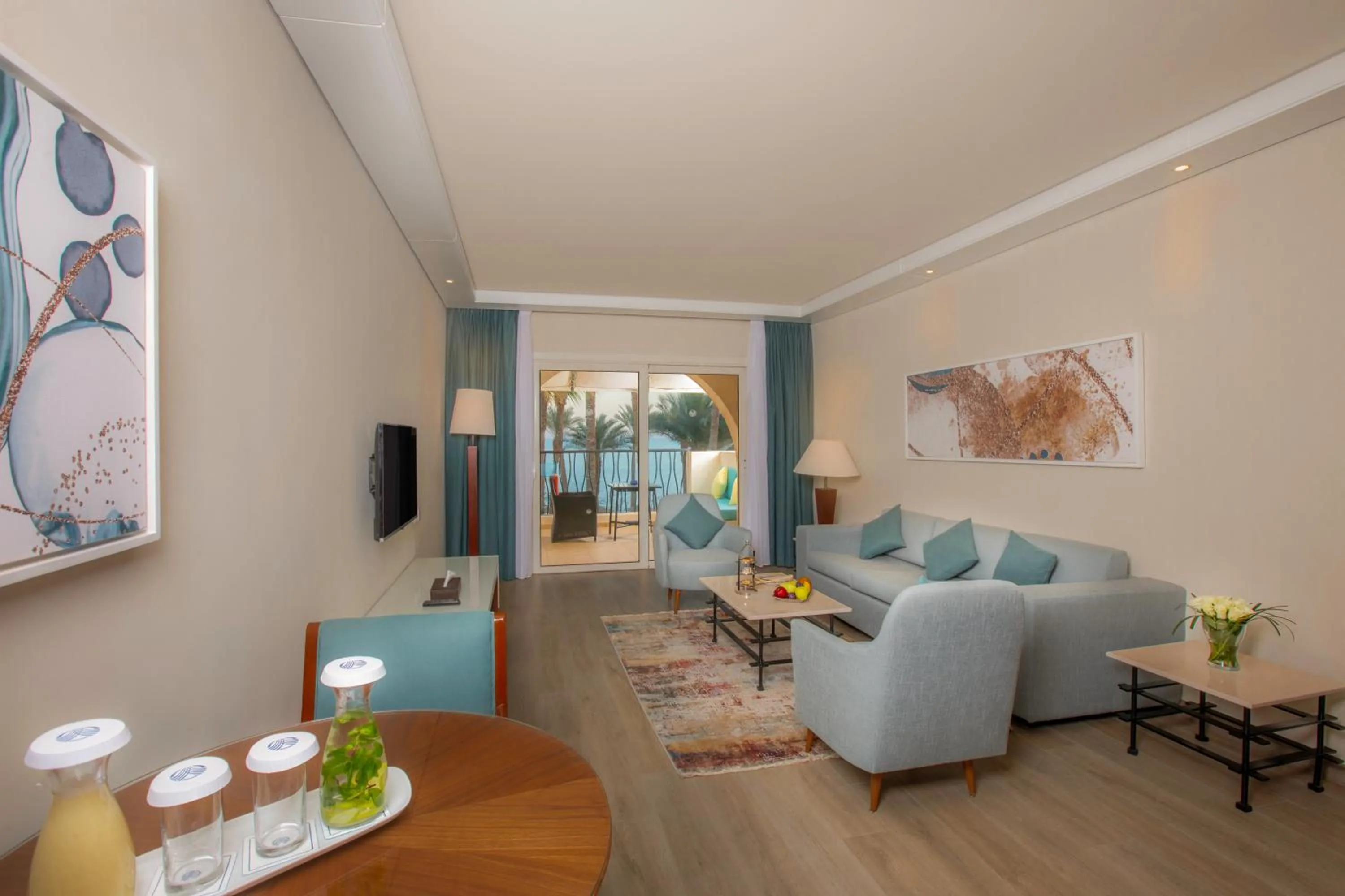 Living room in Grand Rotana Resort & Spa