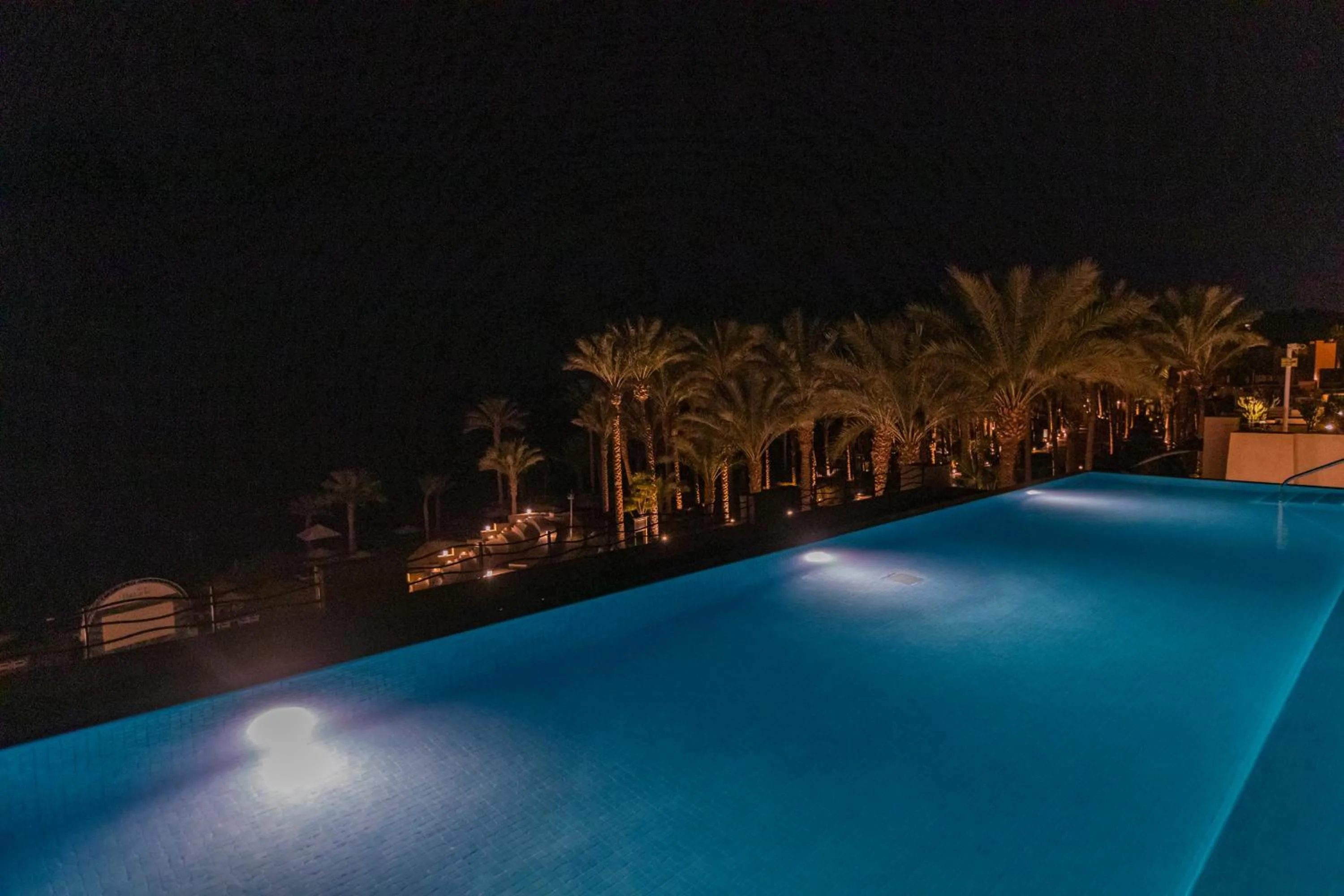 Swimming pool in Grand Rotana Resort & Spa