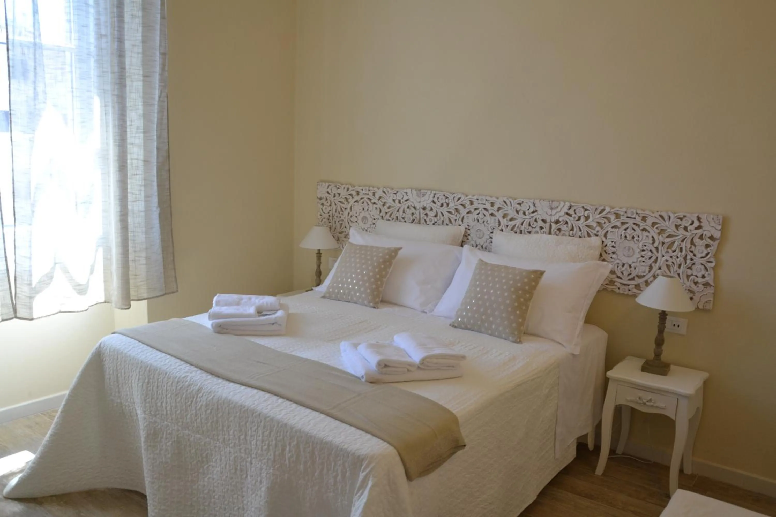 Decorative detail, Bed in Affittacamere Casa Dane'