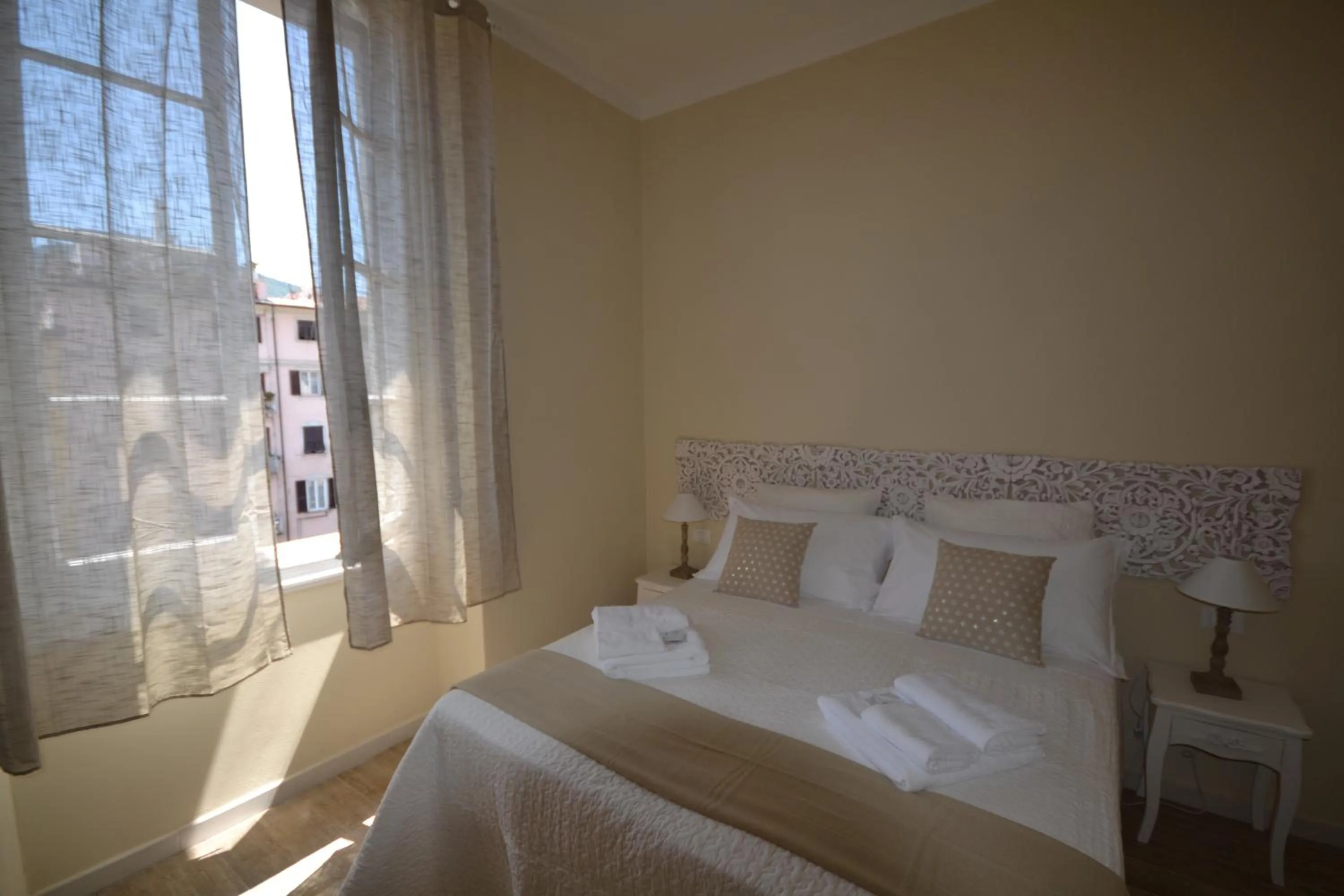 Decorative detail, Bed in Affittacamere Casa Dane'