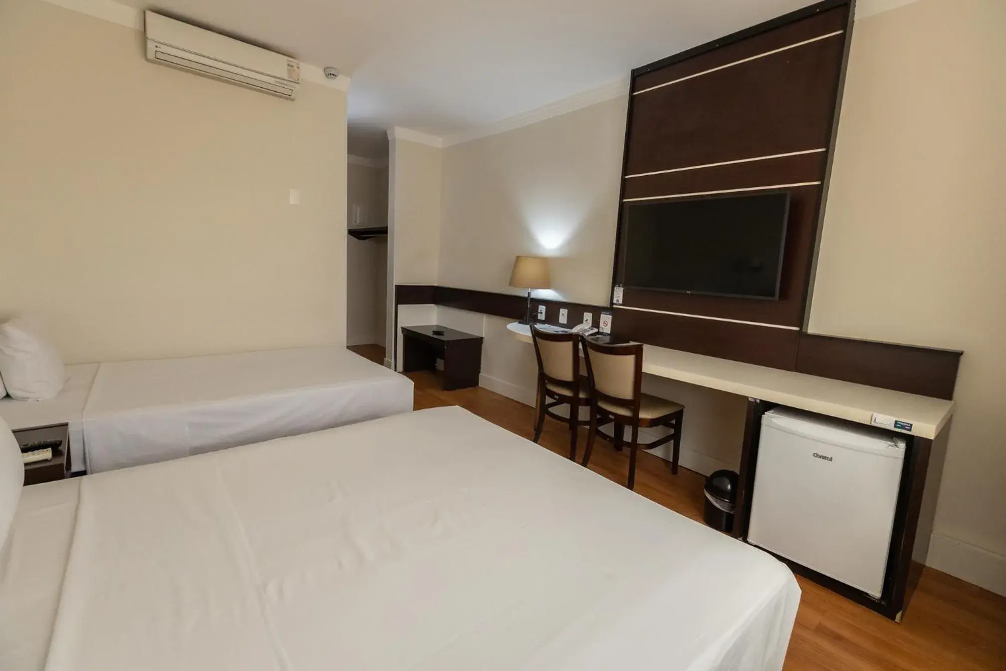 TV and multimedia, Bed in Hotel Premium Campinas TV and multimedia, Bed in Hotel Premium Campinas
