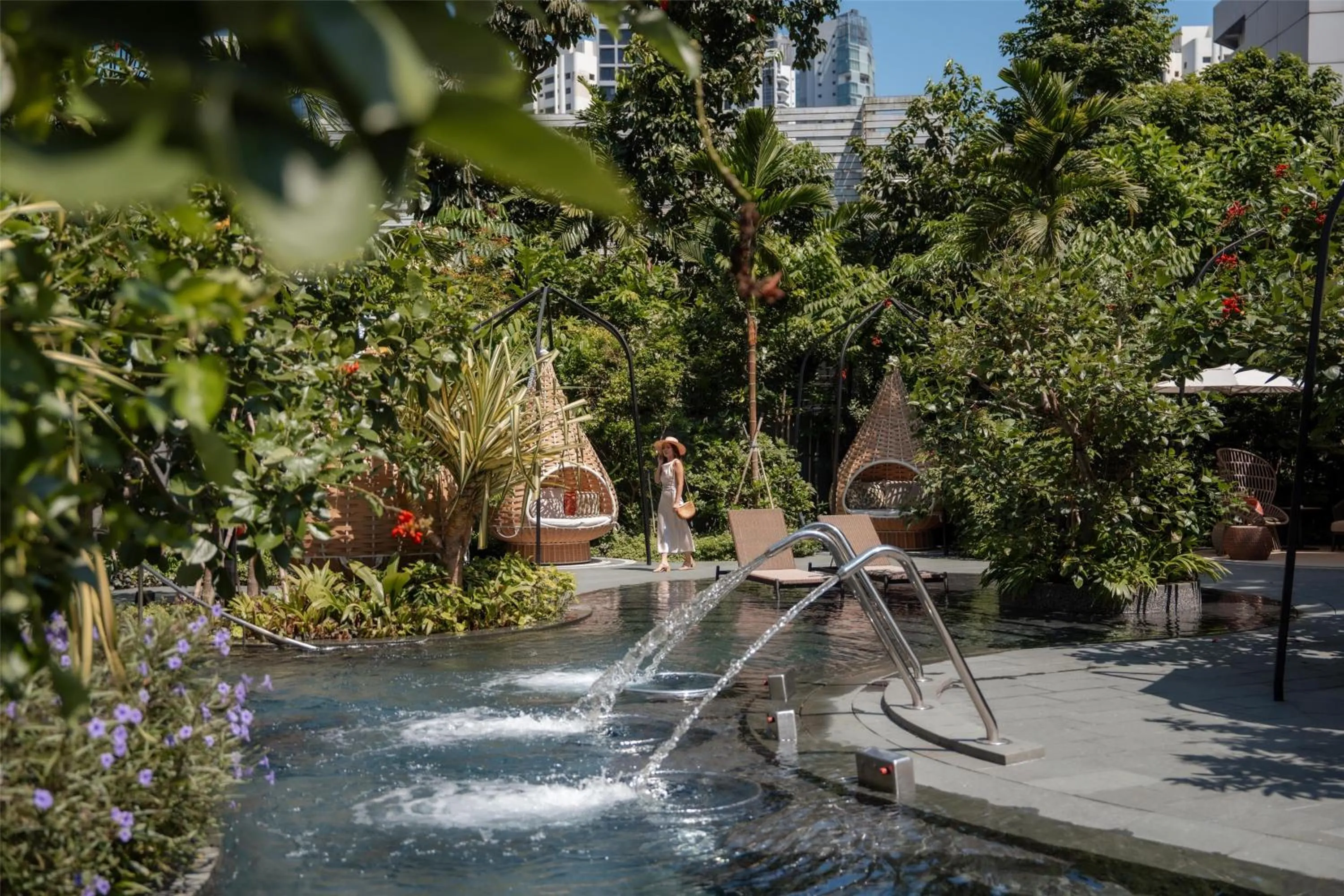 Swimming pool in Grand Hyatt Singapore
