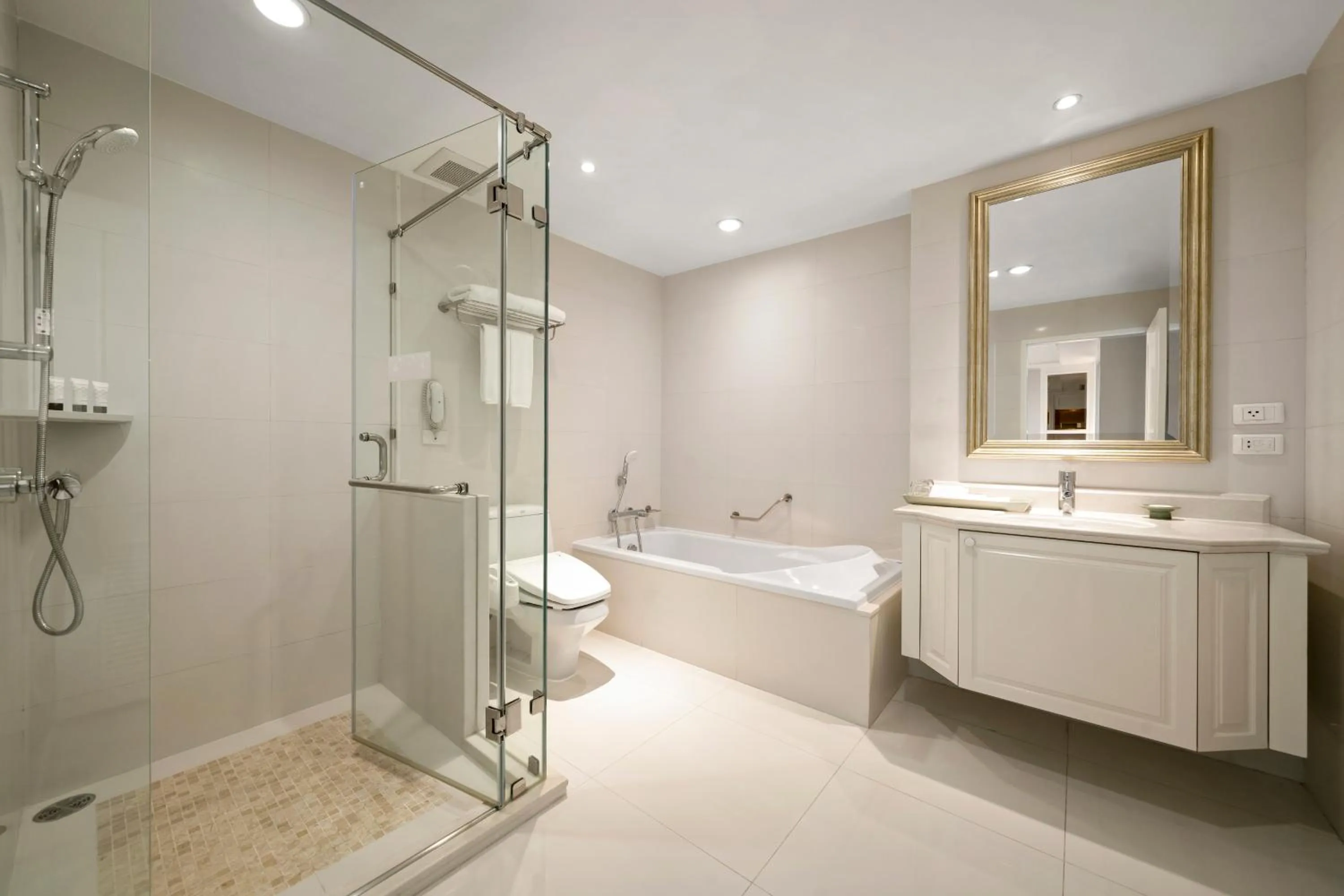 Bathroom in Grande Centre Point Hotel Ratchadamri Bangkok