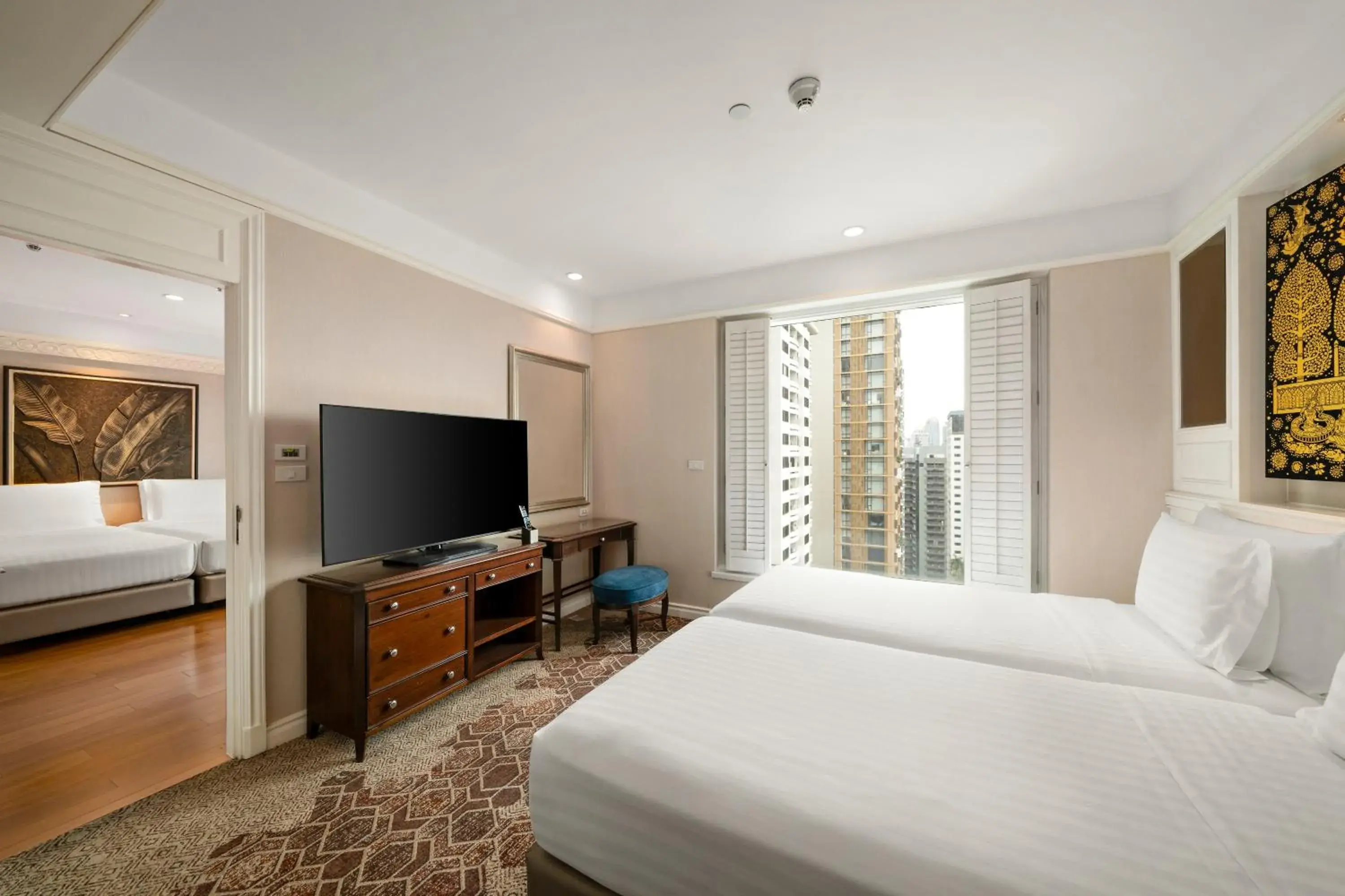 View (from property/room), Bed in Grande Centre Point Hotel Ratchadamri Bangkok View (from property/room), Bed in Grande Centre Point Hotel Ratchadamri Bangkok