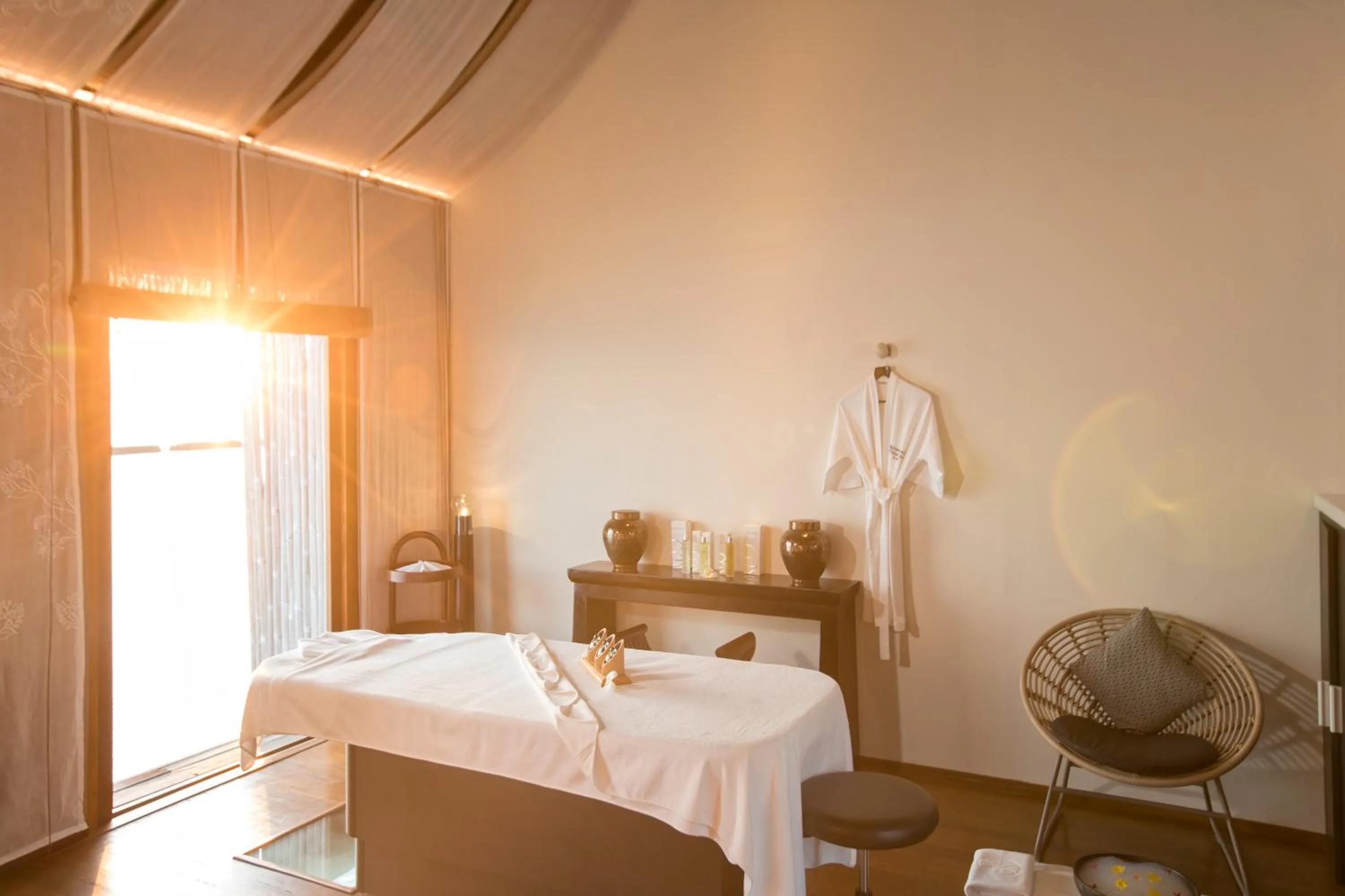 Spa and wellness centre/facilities, Bed in Constance Moofushi Maldives - All Inclusive