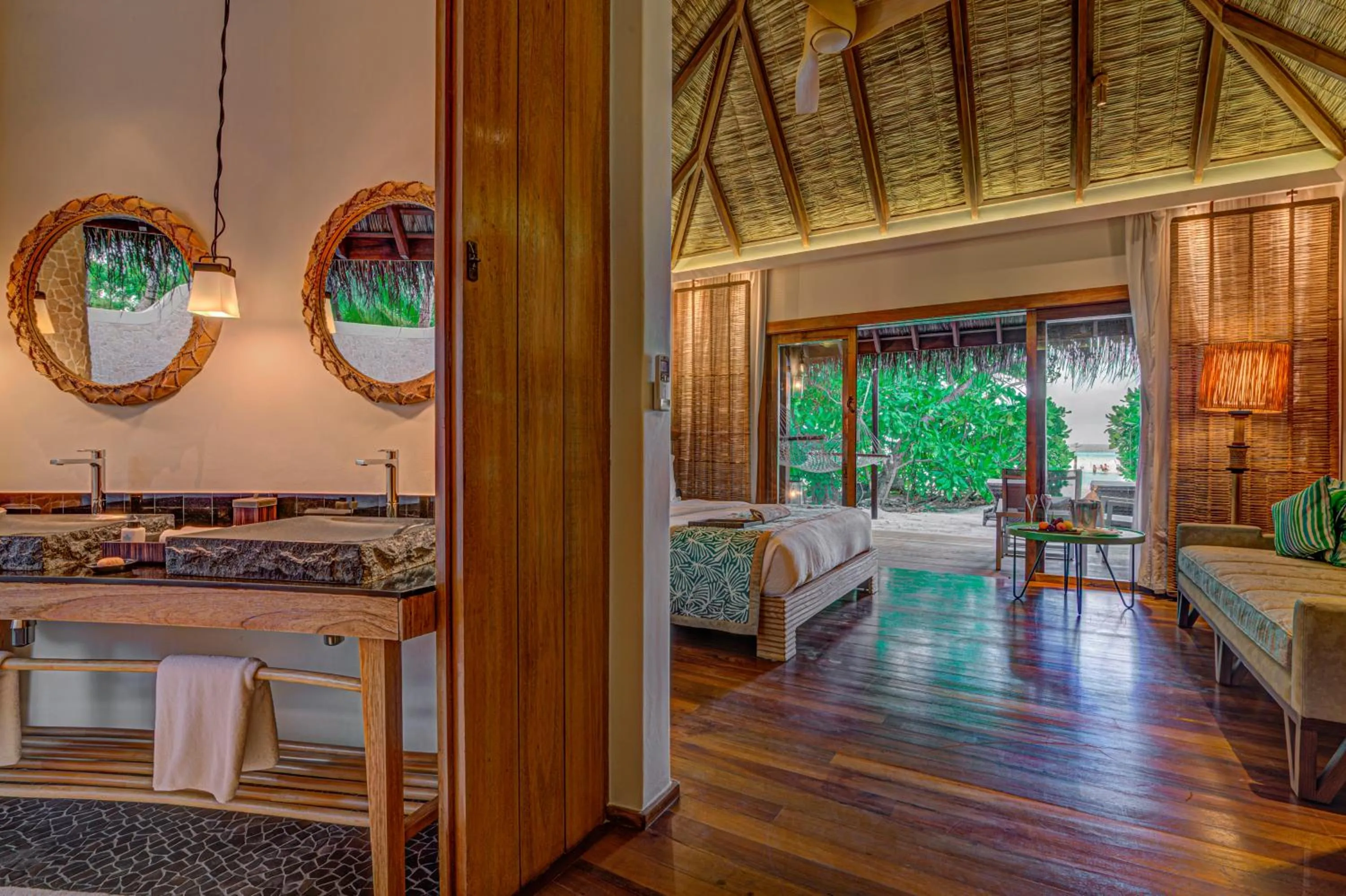 Bed in Constance Moofushi Maldives - All Inclusive