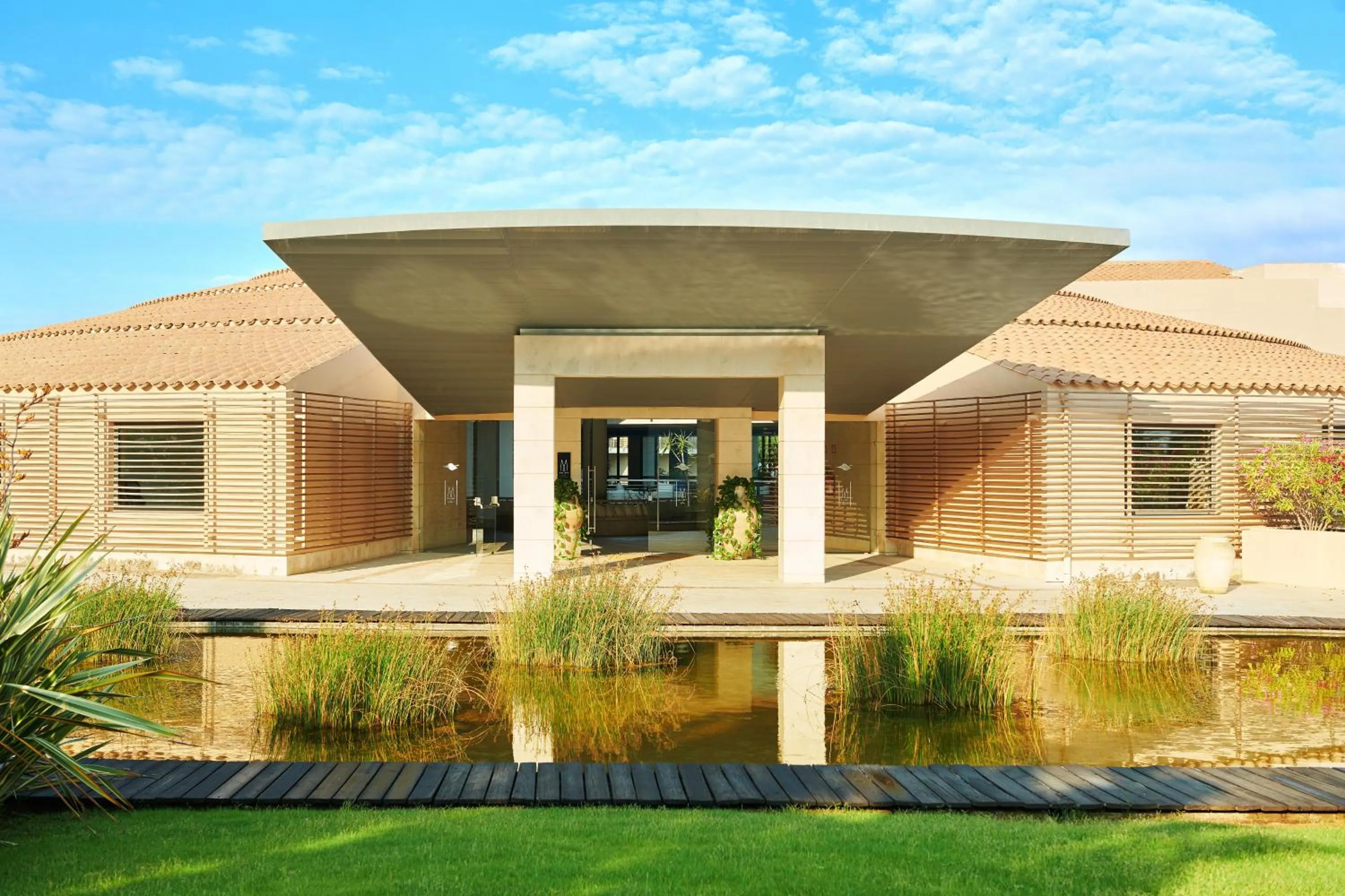 Facade/entrance in Capovaticano Resort Thalasso Spa