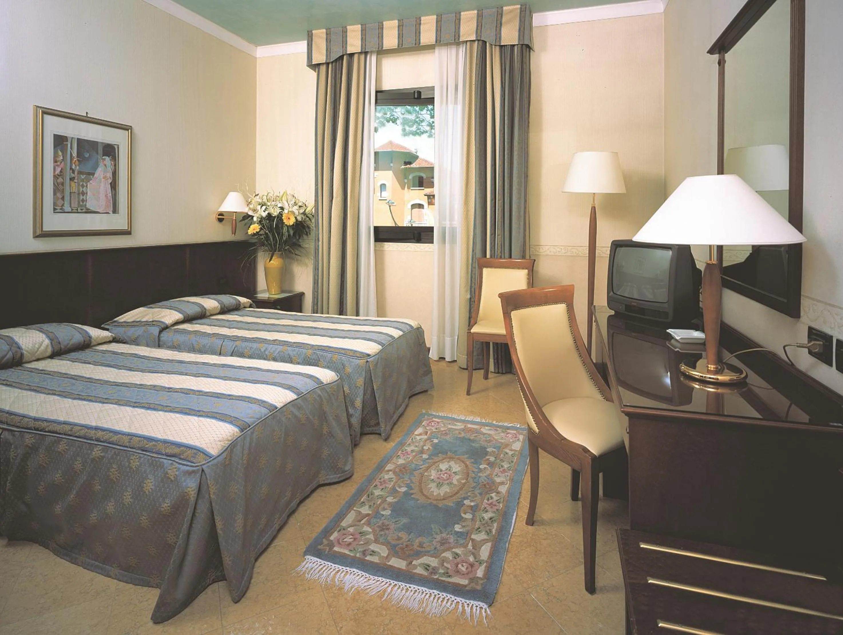 Photo of the whole room, Bed in Hotel Lugano Torretta