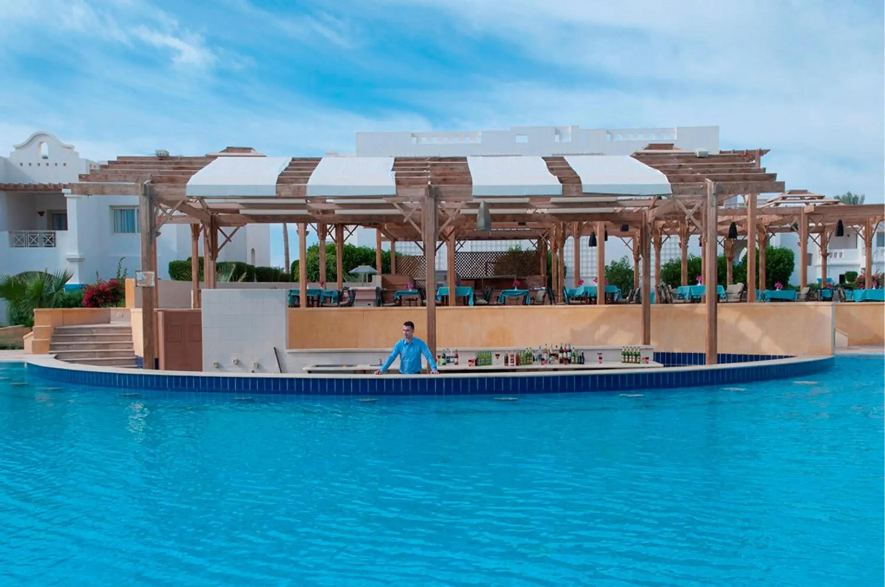 Swimming pool in Continental Plaza Beach Resort Swimming pool in Continental Plaza Beach Resort