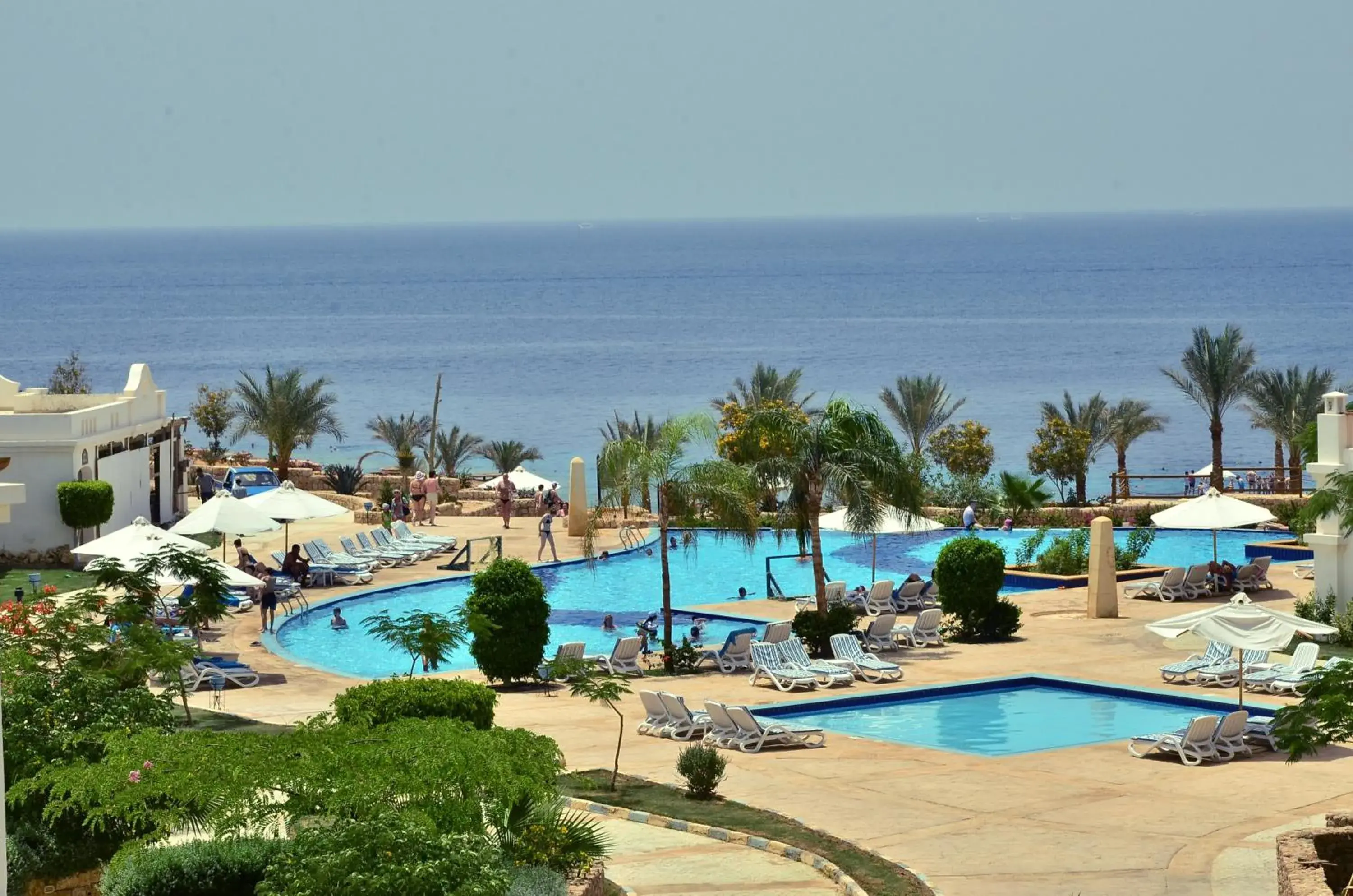 Swimming pool in Continental Plaza Beach Resort Swimming pool in Continental Plaza Beach Resort