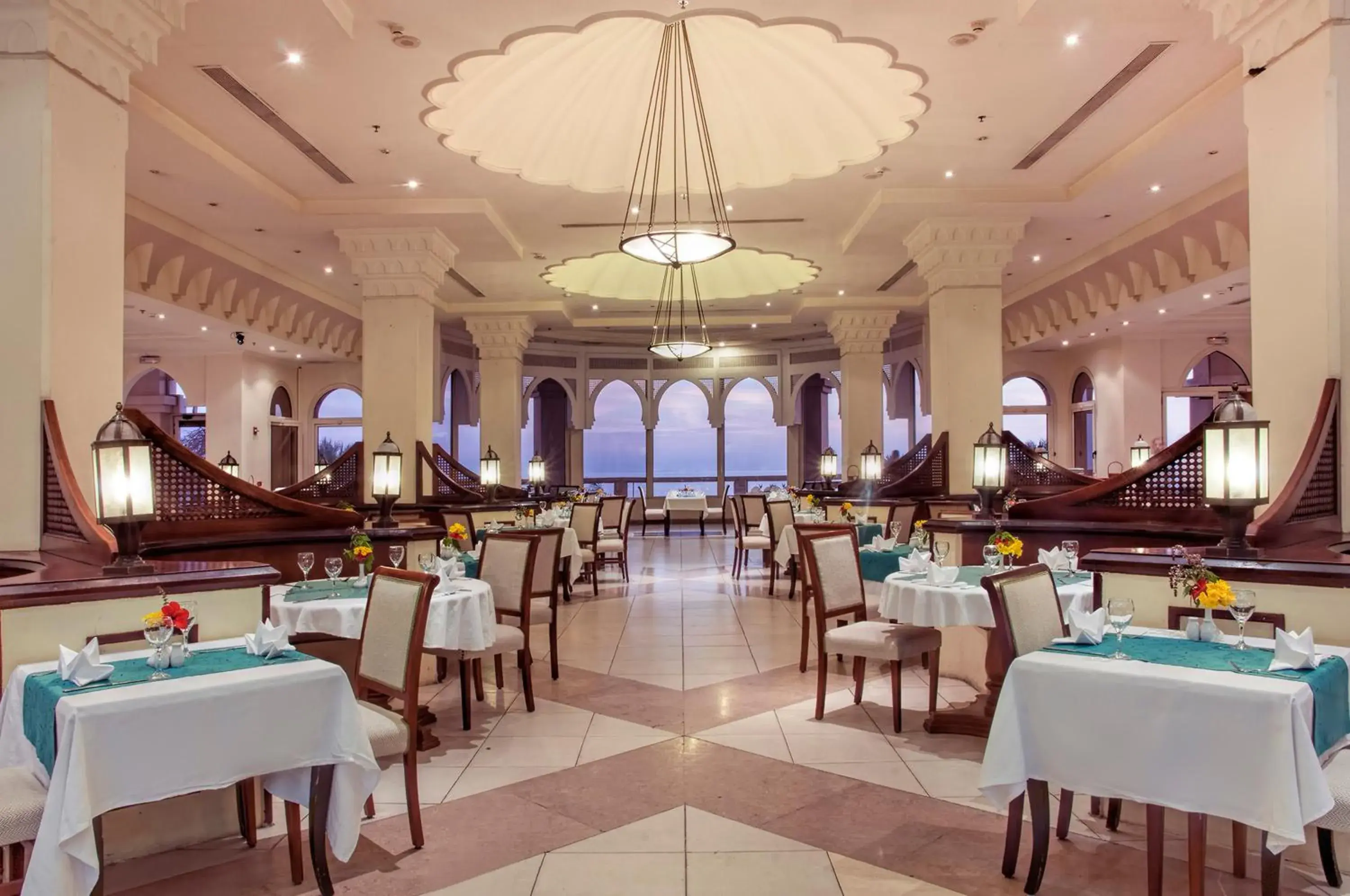 Restaurant/places to eat in Continental Plaza Beach Resort Restaurant/places to eat in Continental Plaza Beach Resort