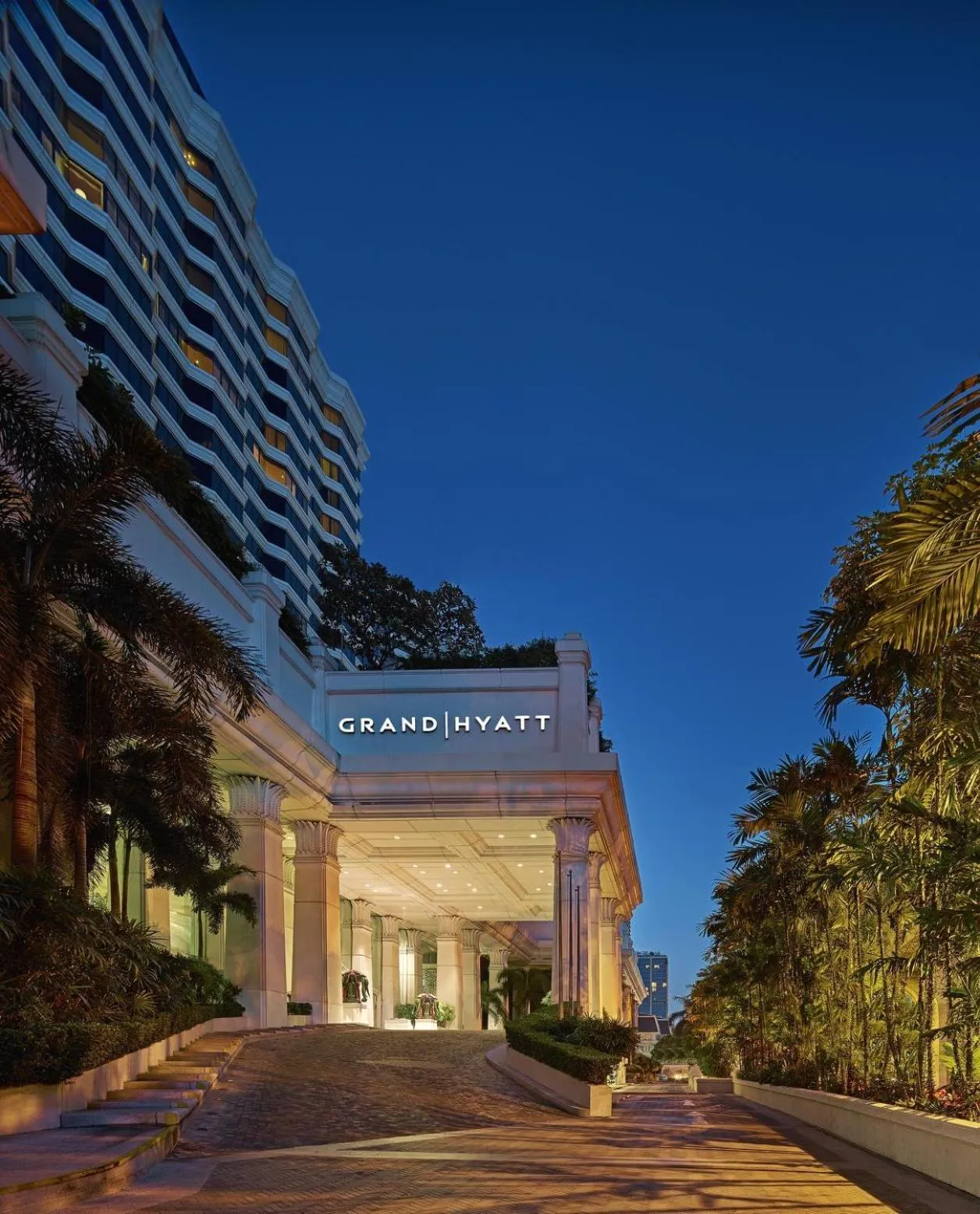 Property building in Grand Hyatt Erawan Bangkok