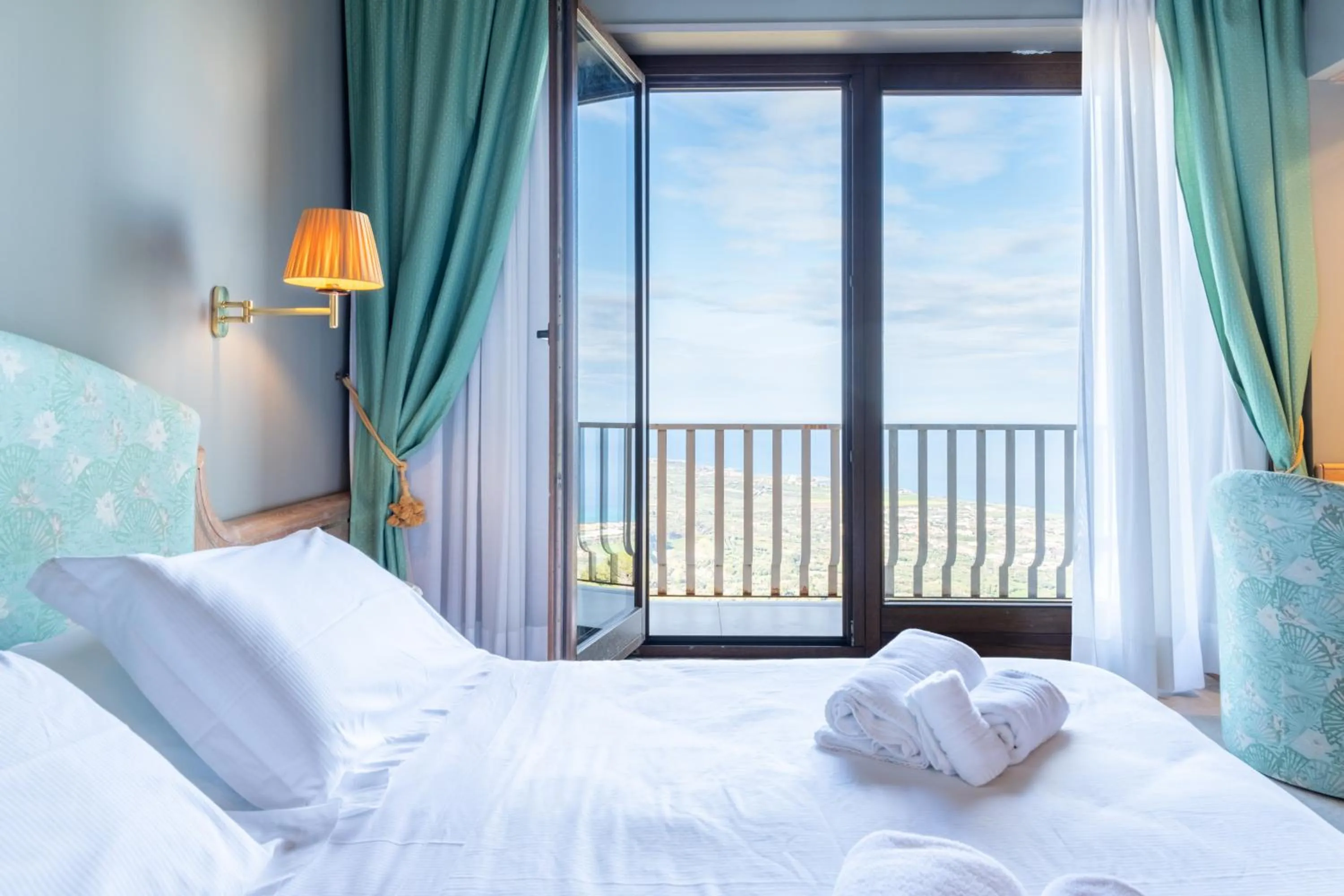 Bed in 501 Hotel