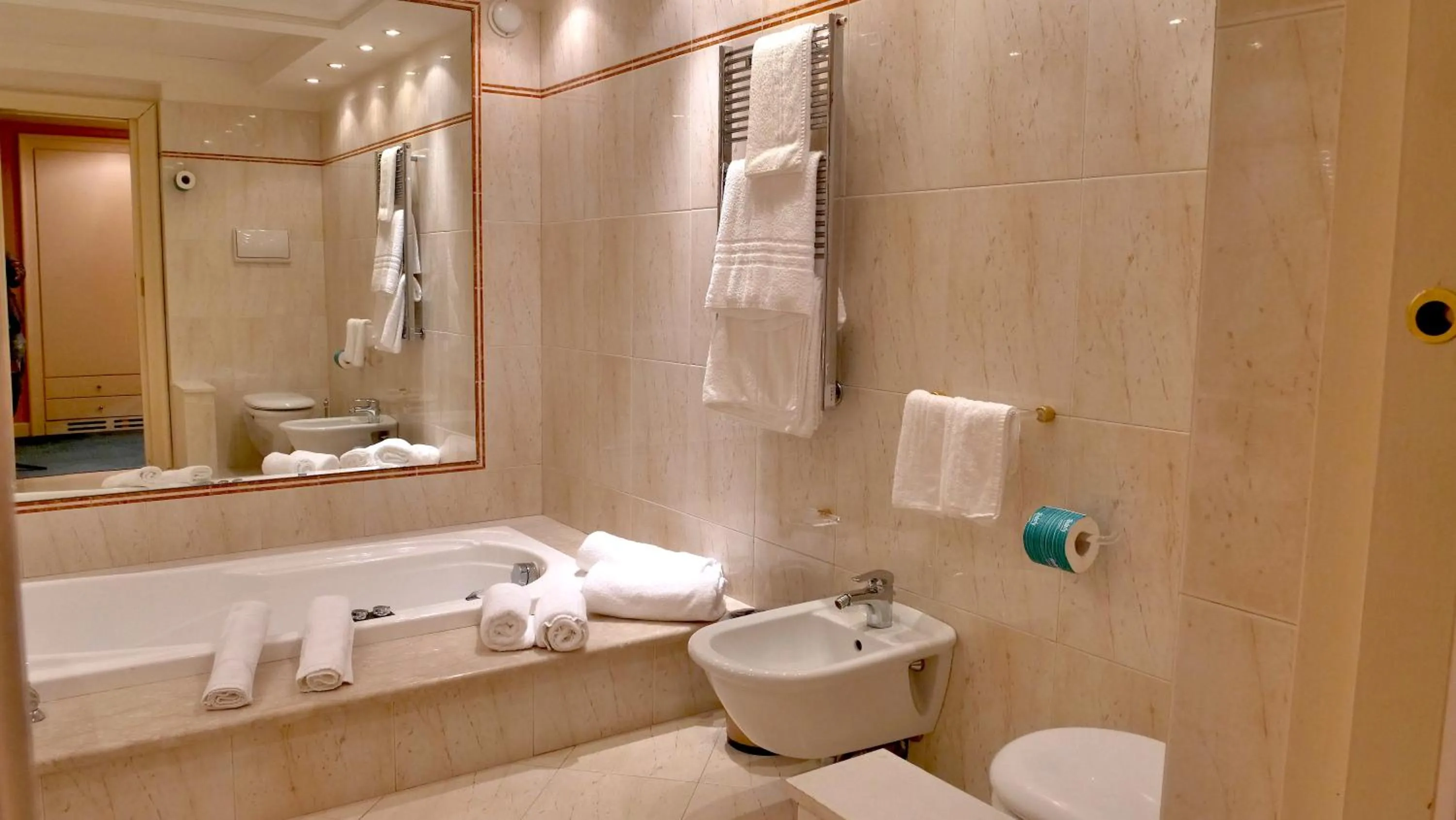 Toilet in 501 Hotel